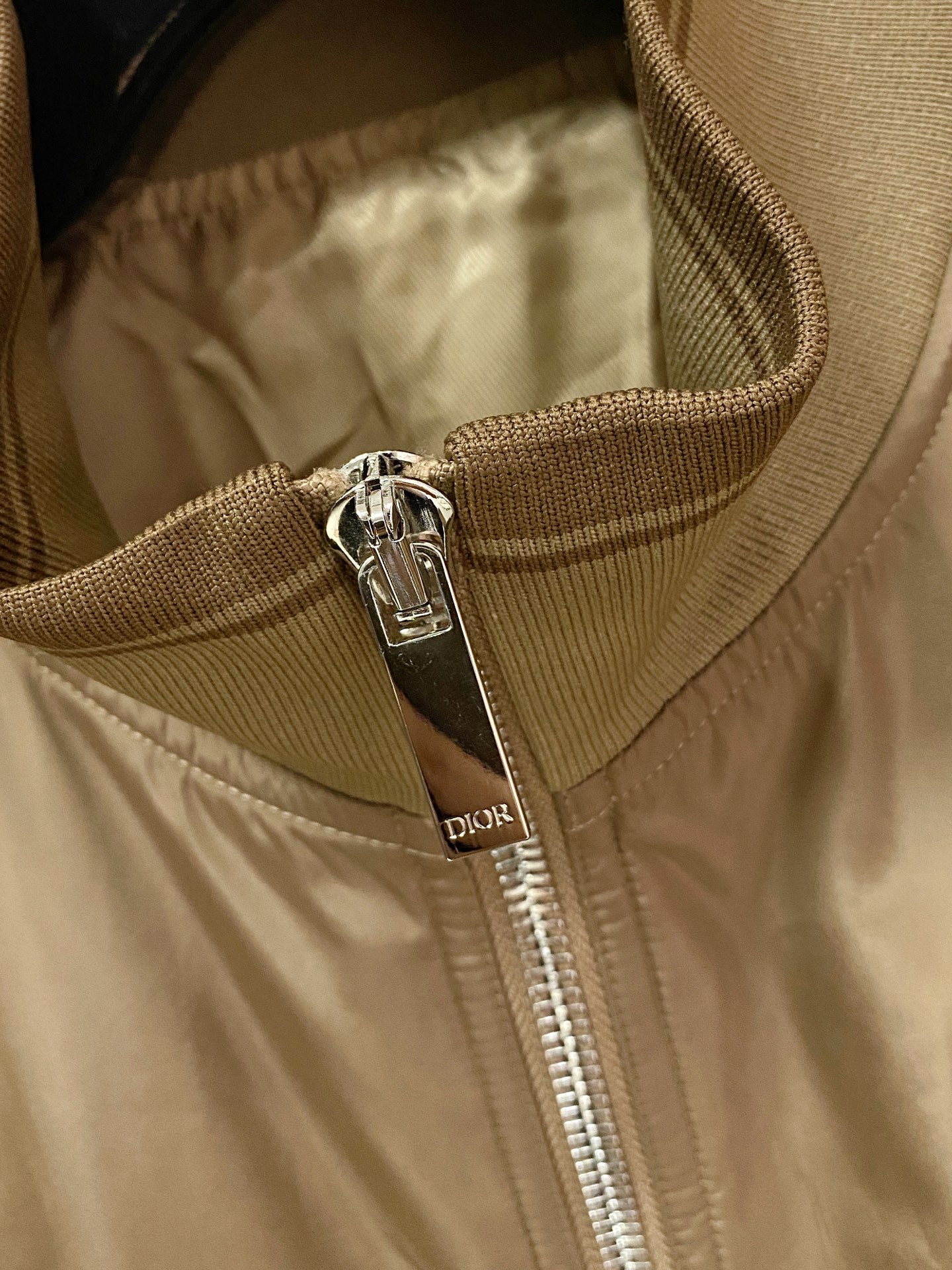 
Diro 官网同款，三标齐全！2025秋冬新款男士夹克外套，时尚休闲高端版本！专柜定制面料 透气舒适度