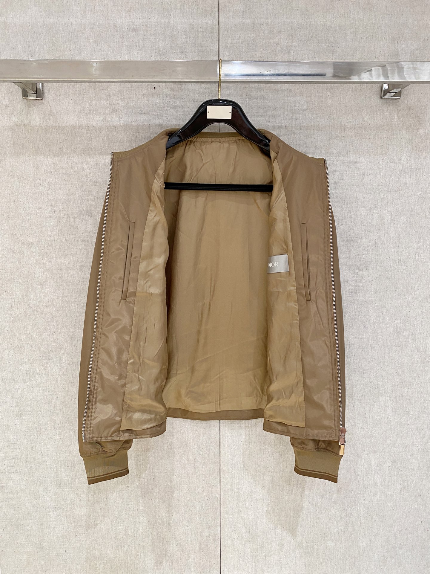 
Diro 官网同款，三标齐全！2025秋冬新款男士夹克外套，时尚休闲高端版本！专柜定制面料 透气舒适度