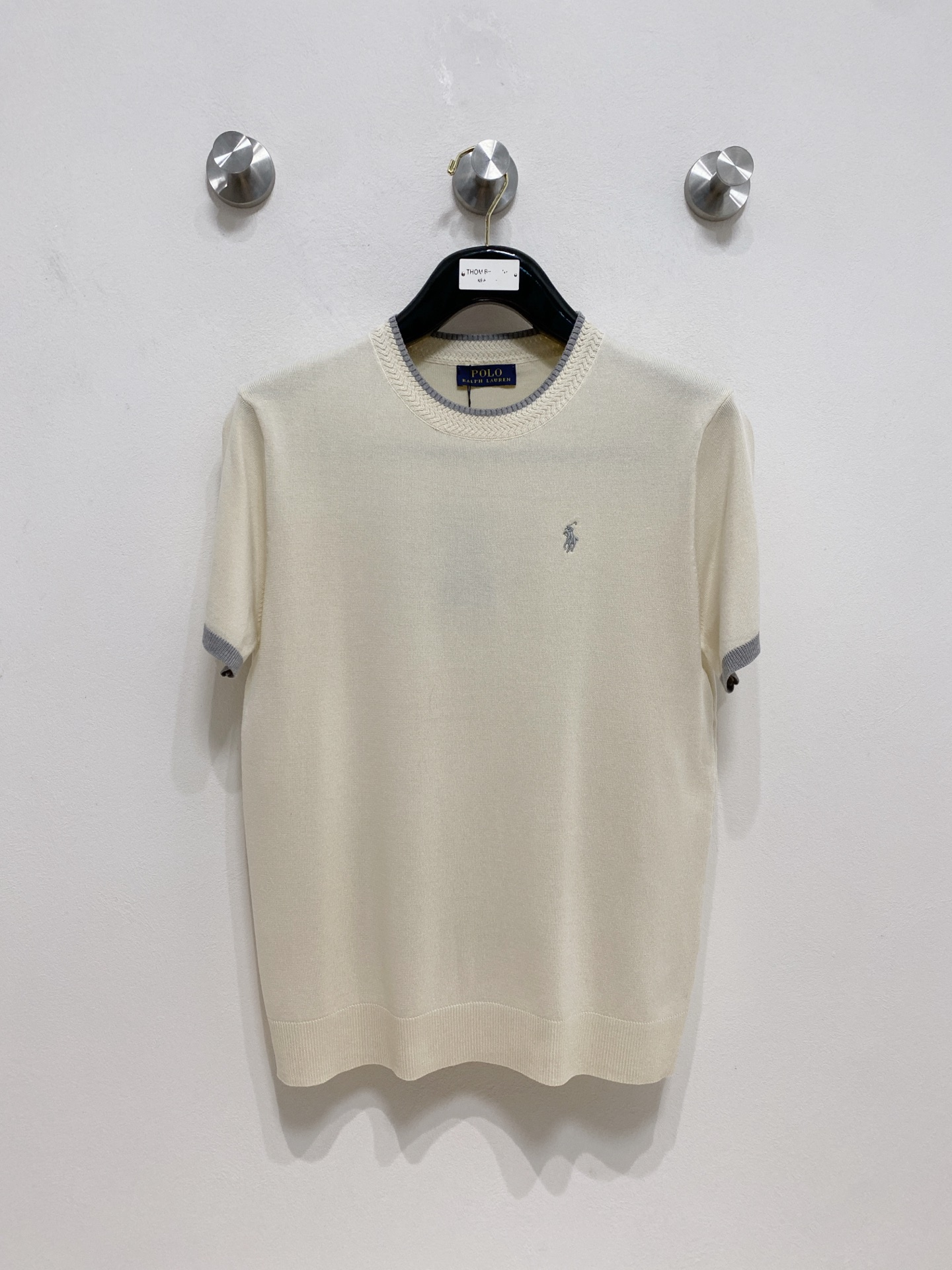 NO:496692,Ruff Lauren's new autumn and winter style for men's top round neck knitted short-sleeved T-shirt, the latest brand design elements!  Neither monotonous nor complicated, it shows taste just right!  Customized Yilite's top original exclusive fabrics!  Breathable, comfortable and breathable, the unique high-end fabric presents a simple and elegant temperament!  The matching design is extremely charming with the brand’s unique style!  Standard cut design!  Every detail is a synchronized with high-end fashion. Size: M-3XL 8585, T-shirt,tees, t-shirt,alexander wang19860909拉夫劳伦 秋冬新款男士顶级圆领针织短袖T恤,品牌最新设计元素！既不单调也不复杂,恰到好处的展现品味！客供定制伊力特顶级原版专属面料！透气舒适透气根本不在话下,面料独具的高奢感呈现简约优雅气质！搭配设计极具品牌独特风格魅力！标准裁剪设计！每一处细节都是与高端时尚同步的体现.尺码:M-3XL 8585,,T-shirt,tees，t-shirt,alexander wang,Men's clothing