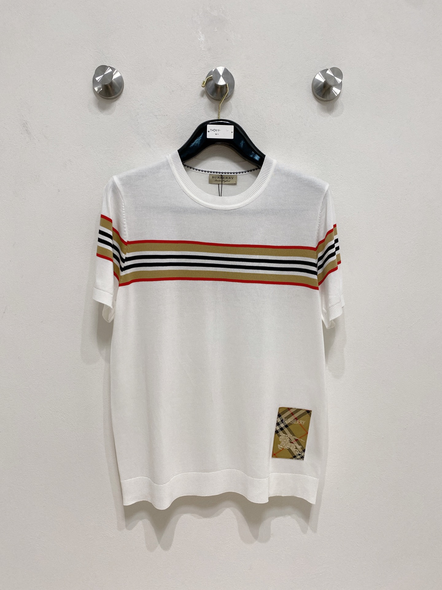 NO:496743,Burberry's new autumn and winter style top round neck knitted short-sleeved T-shirt for men, the latest design elements for the brand!  Neither monotonous nor complicated, it shows taste just right!  Customized Yilite's top original exclusive fabrics!  Breathable, comfortable and breathable, the unique high-end fabric presents a simple and elegant temperament!  The matching design is extremely charming with the brand’s unique style!  Standard cut design!  Every detail is a synchronized with high-end fashion. Size: M-3XL 8585, burberry, T-shirt, tees, t-shirt, alexander wang19860909巴宝莉 秋冬新款男士顶级圆领针织短袖T恤,品牌最新设计元素！既不单调也不复杂,恰到好处的展现品味！客供定制伊力特顶级原版专属面料！透气舒适透气根本不在话下,面料独具的高奢感呈现简约优雅气质！搭配设计极具品牌独特风格魅力！标准裁剪设计！每一处细节都是与高端时尚同步的体现.尺码:M-3XL 8585,,burberry,T-shirt,tees，t-shirt,alexander wang,Men's clothing