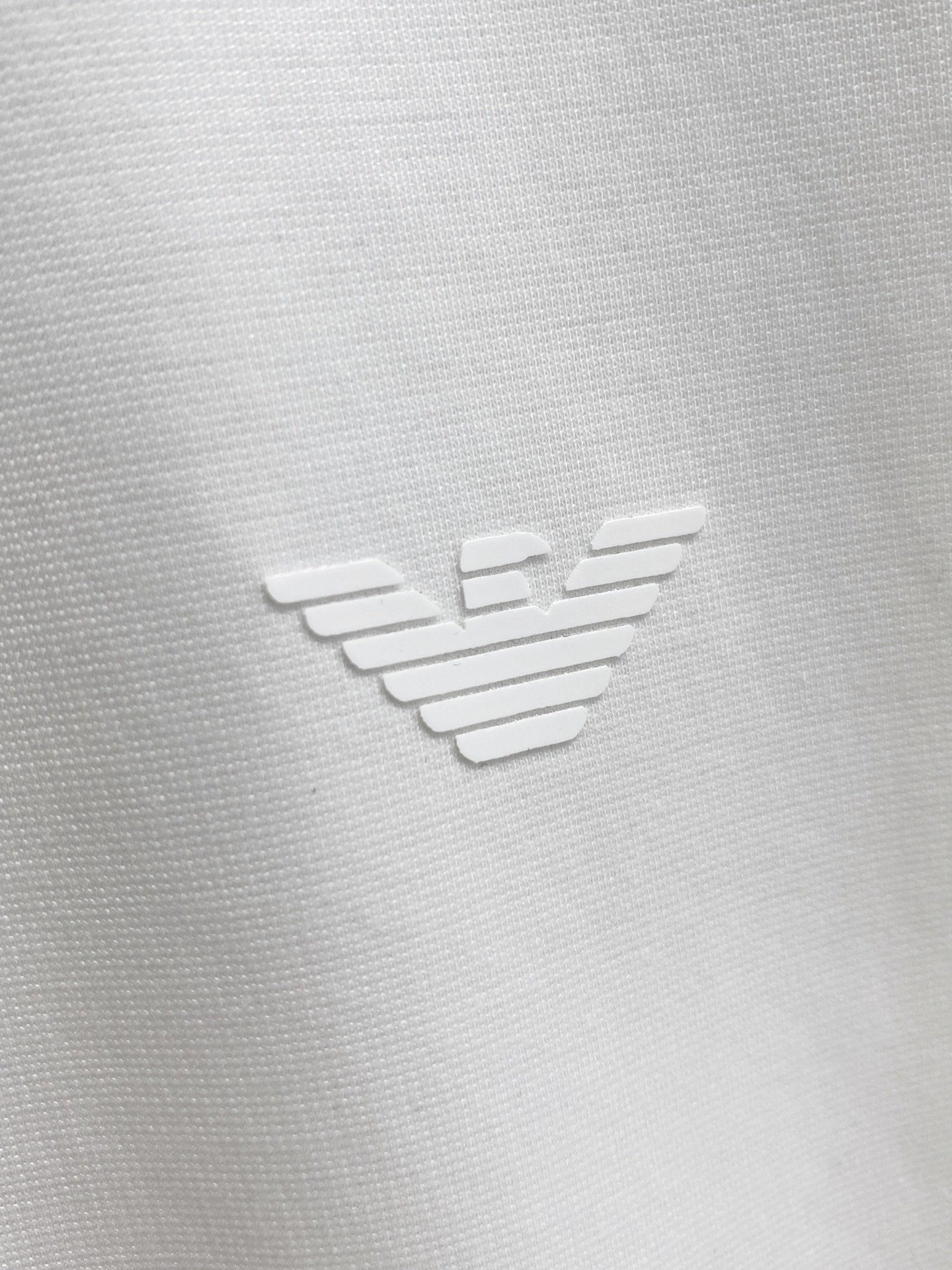 开春新品 阿玛尼 高定面料 玉蚕丝般的丝滑 2025春夏新品上市🍃时尚经典圆领短袖👍🏻时尚单品设计，更加