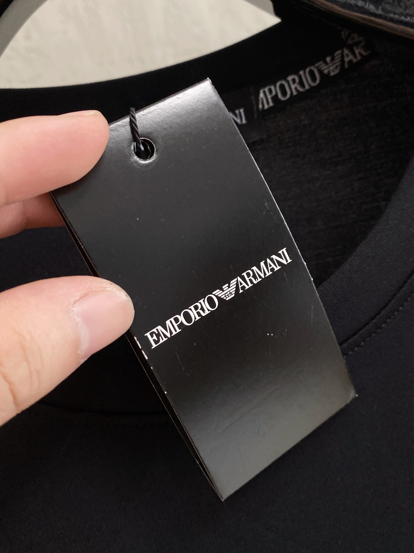 开春新品 阿玛尼 高定面料 玉蚕丝般的丝滑 2025春夏新品上市🍃时尚经典圆领短袖👍🏻时尚单品设计，更加