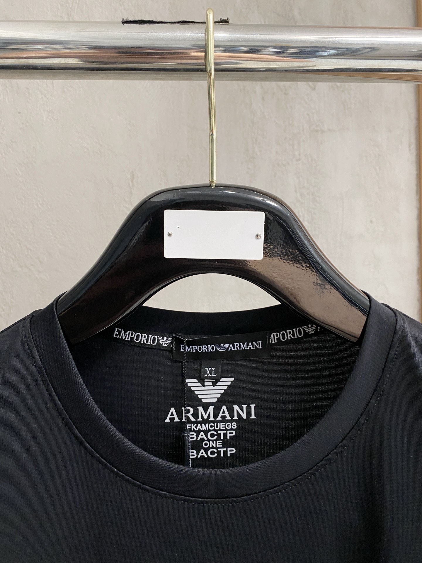 开春新品 阿玛尼 高定面料 玉蚕丝般的丝滑 2025春夏新品上市🍃时尚经典圆领短袖👍🏻时尚单品设计，更加