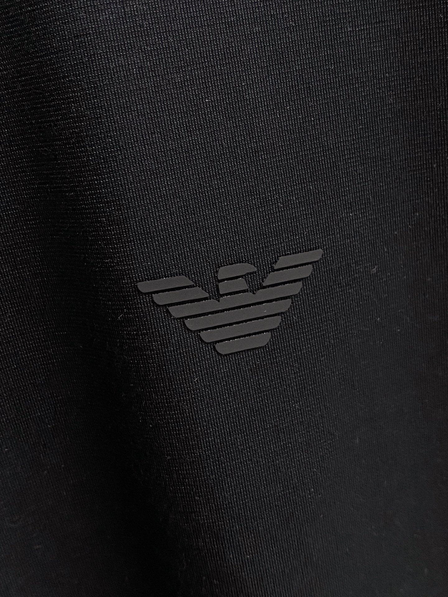 开春新品 阿玛尼 高定面料 玉蚕丝般的丝滑 2025春夏新品上市🍃时尚经典圆领短袖👍🏻时尚单品设计，更加