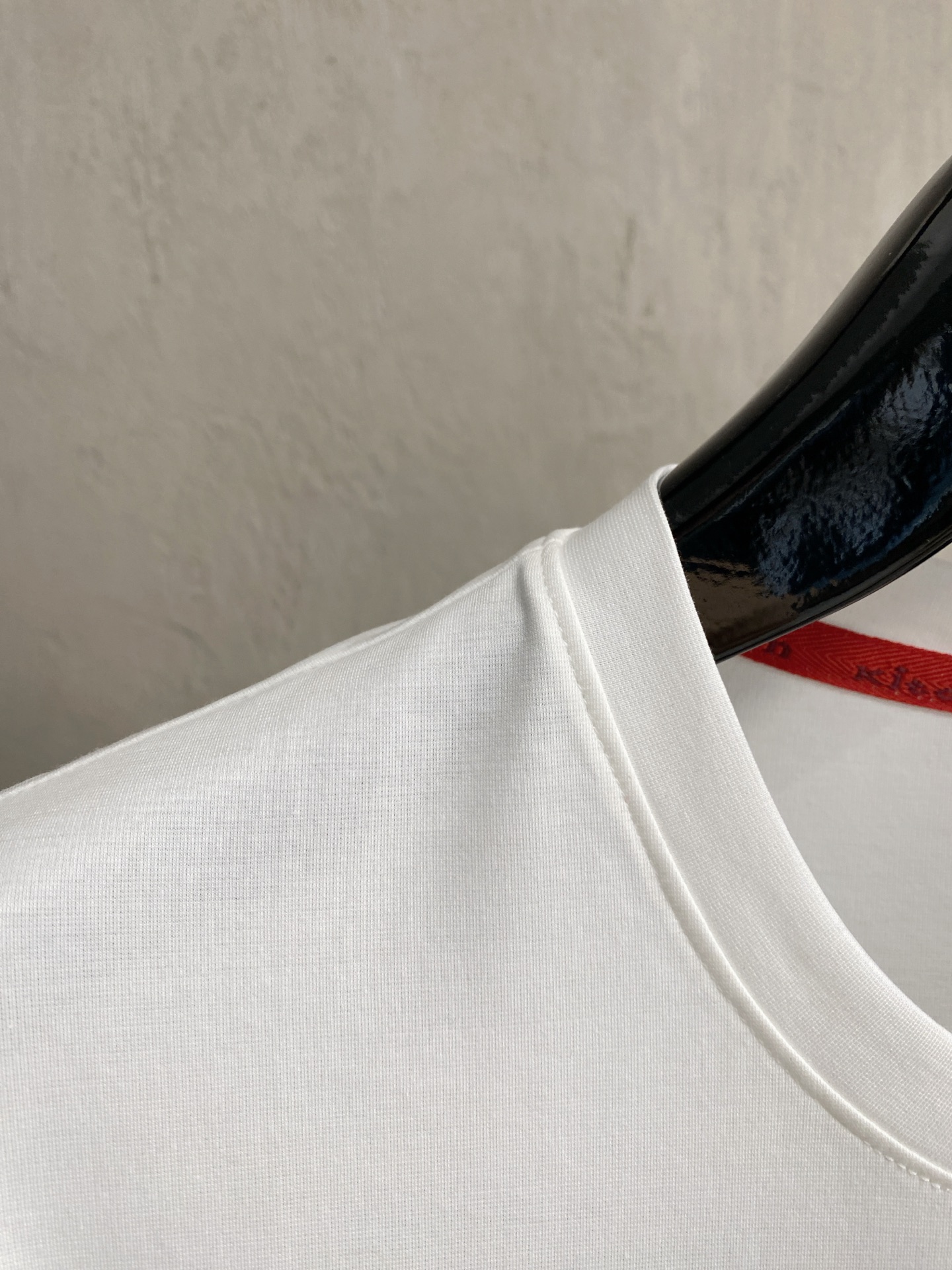 开春新品 kiton 高定面料 玉蚕丝般的丝滑 2025春夏新品上市🍃时尚经典圆领短袖👍🏻时尚单品设计，