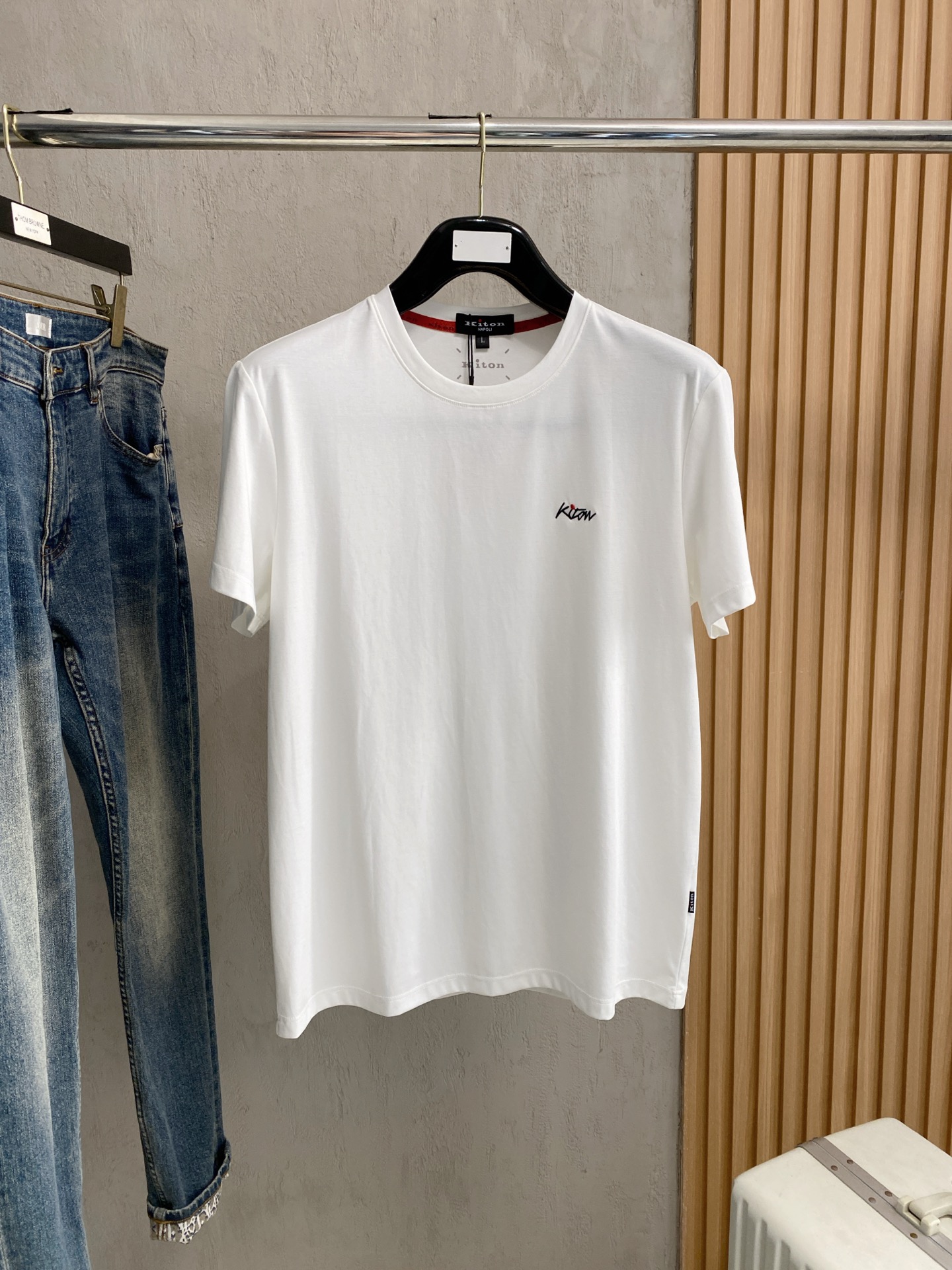 开春新品 kiton 高定面料 玉蚕丝般的丝滑 2025春夏新品上市🍃时尚经典圆领短袖👍🏻时尚单品设计，