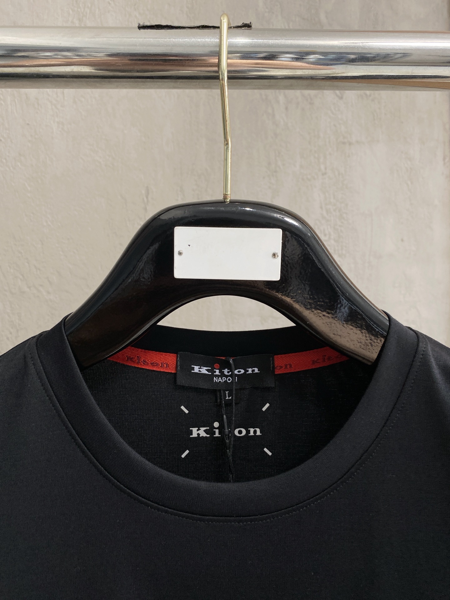 开春新品 kiton 高定面料 玉蚕丝般的丝滑 2025春夏新品上市🍃时尚经典圆领短袖👍🏻时尚单品设计，