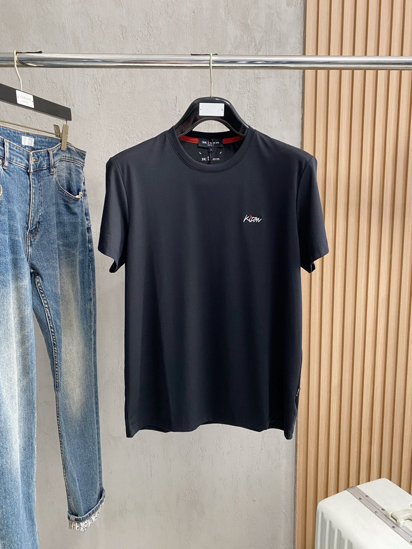 开春新品 kiton 高定面料 玉蚕丝般的丝滑 2025春夏新品上市🍃时尚经典圆领短袖👍🏻时尚单品设计，