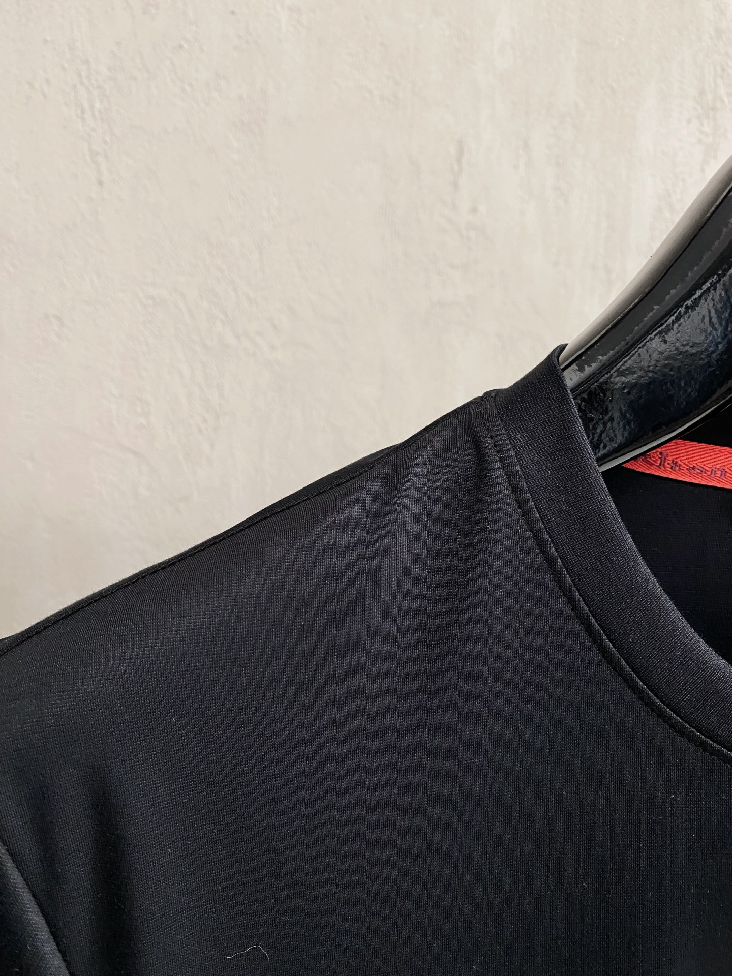 开春新品 kiton 高定面料 玉蚕丝般的丝滑 2025春夏新品上市🍃时尚经典圆领短袖👍🏻时尚单品设计，