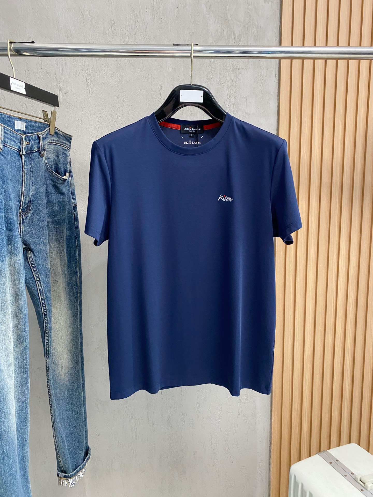 开春新品 kiton 高定面料 玉蚕丝般的丝滑 2025春夏新品上市🍃时尚经典圆领短袖👍🏻时尚单品设计，