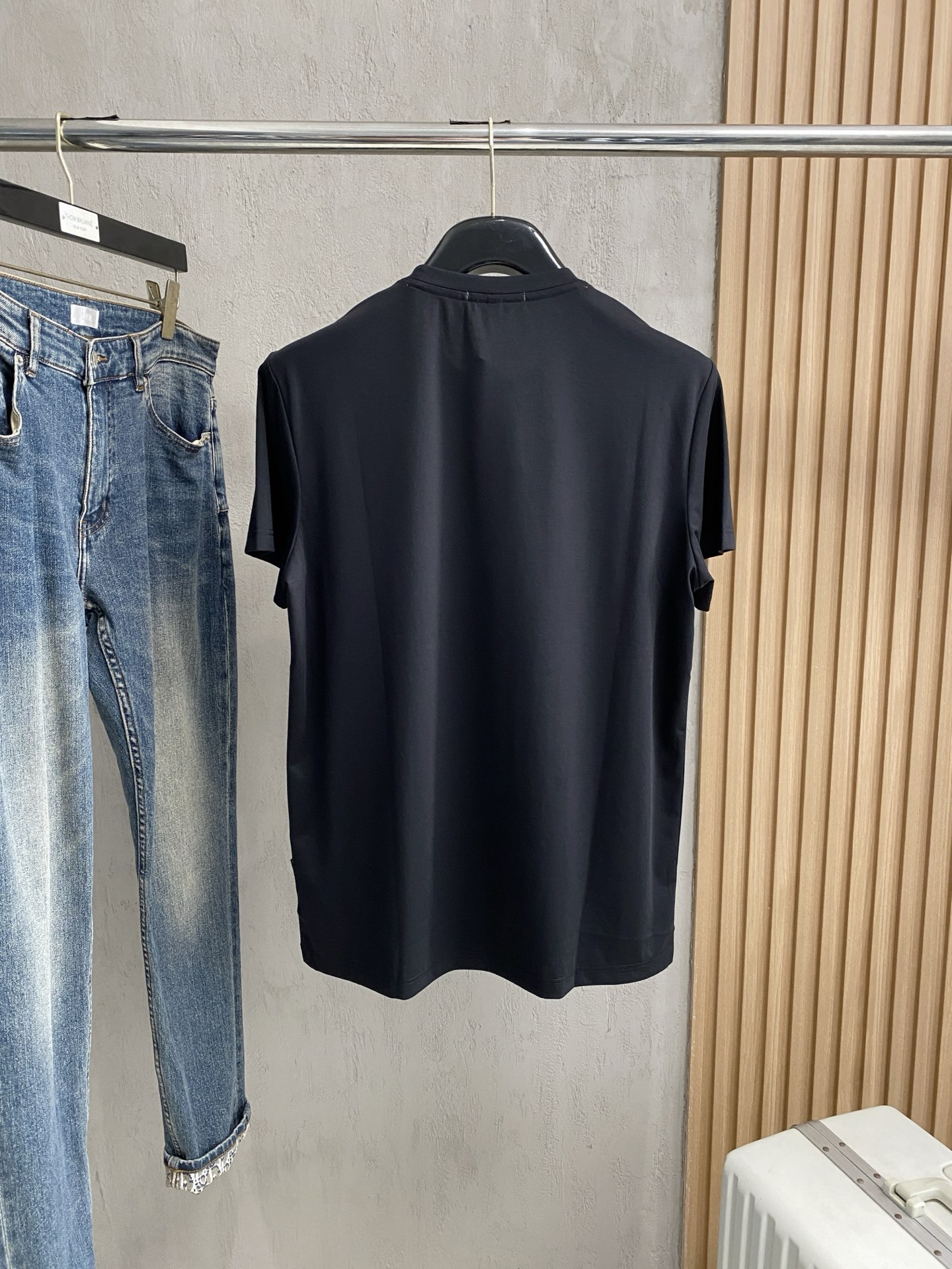 开春新品 普拉达 高定面料 玉蚕丝般的丝滑 2025春夏新品上市🍃时尚经典圆领短袖👍🏻时尚单品设计，更加