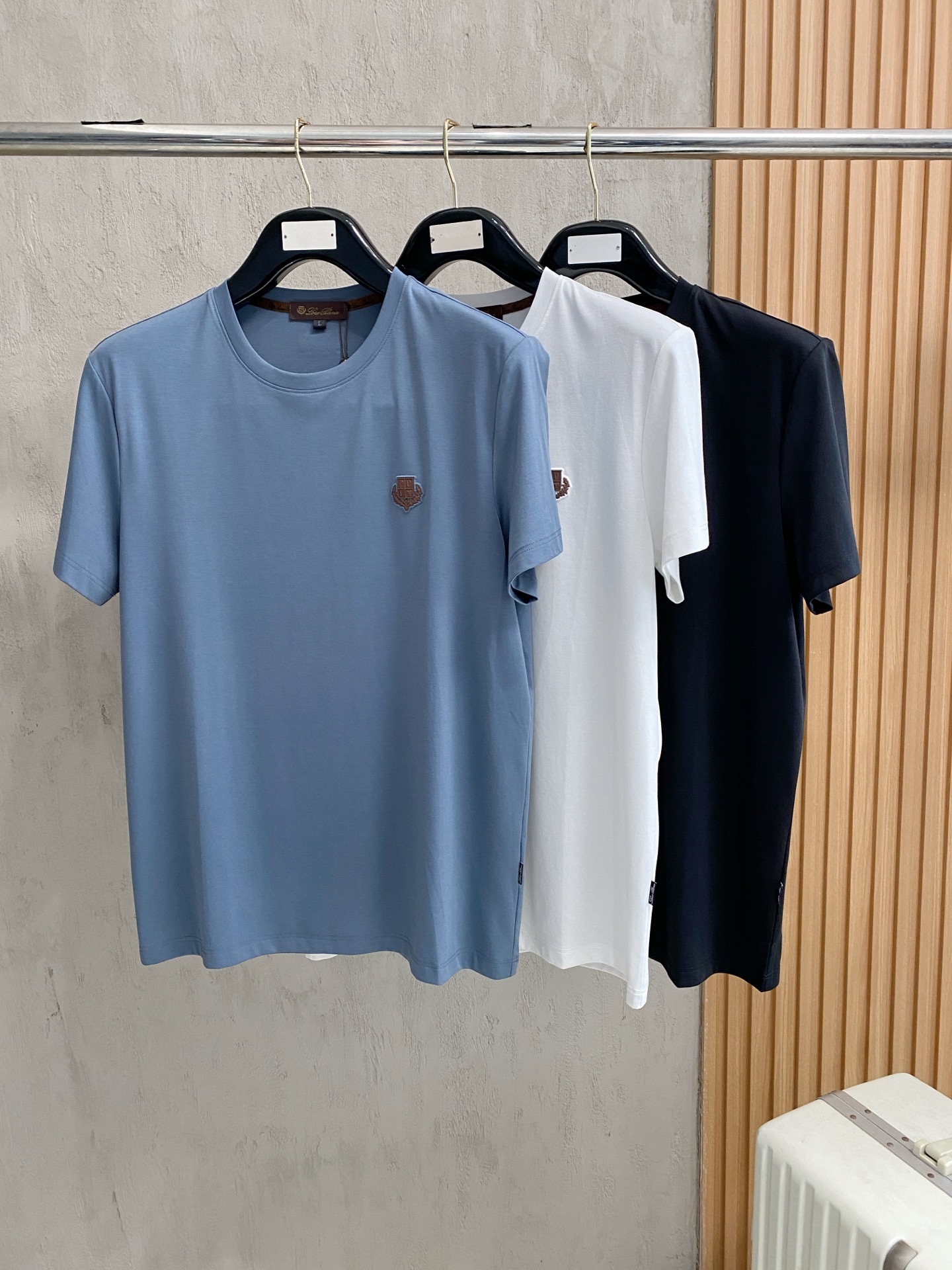 开春新品 lP🆕 高定面料 玉蚕丝般的丝滑 2025春夏新品上市🍃时尚经典圆领短袖👍🏻时尚单品设计，更加