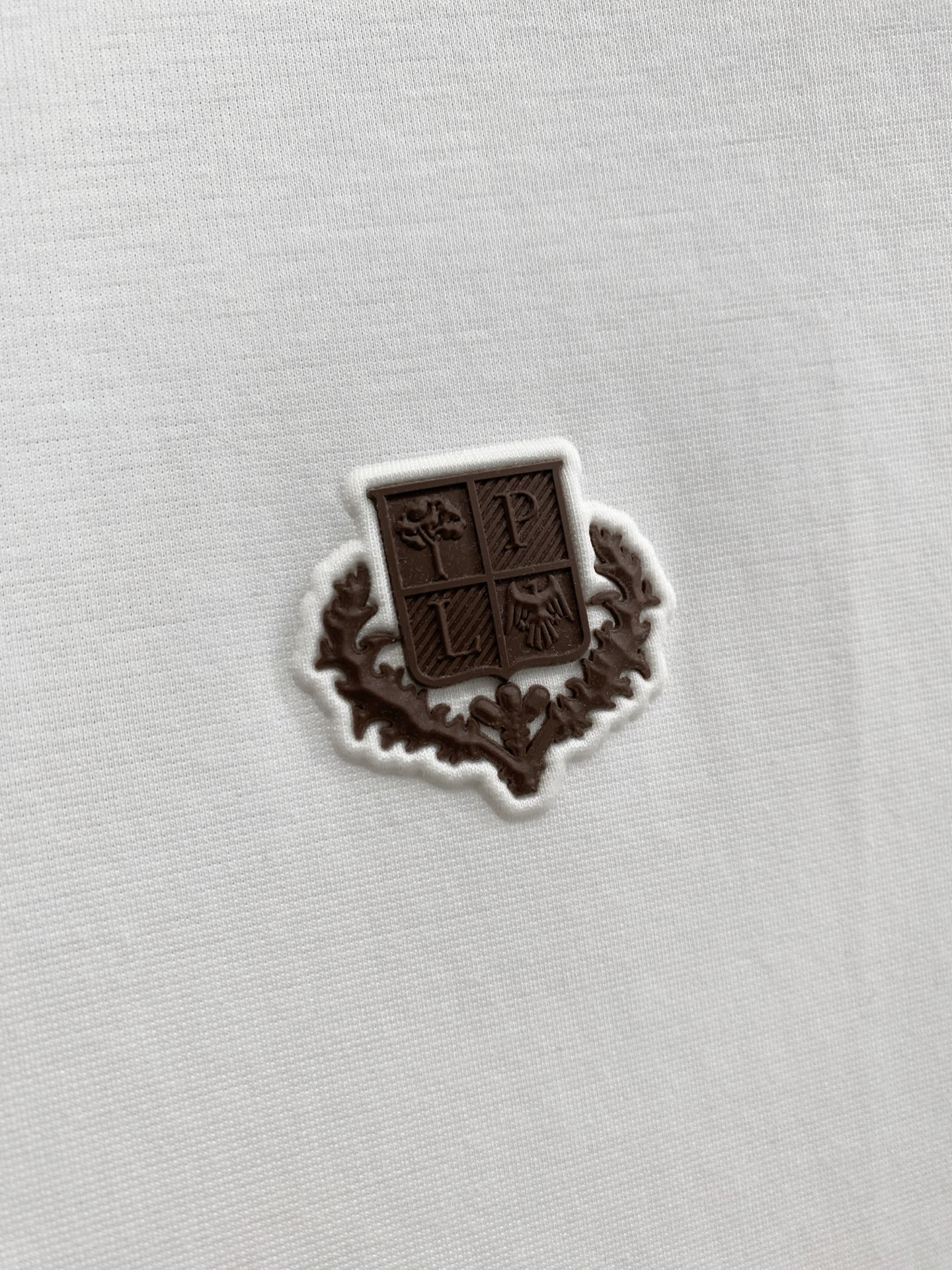 开春新品 lP🆕 高定面料 玉蚕丝般的丝滑 2025春夏新品上市🍃时尚经典圆领短袖👍🏻时尚单品设计，更加