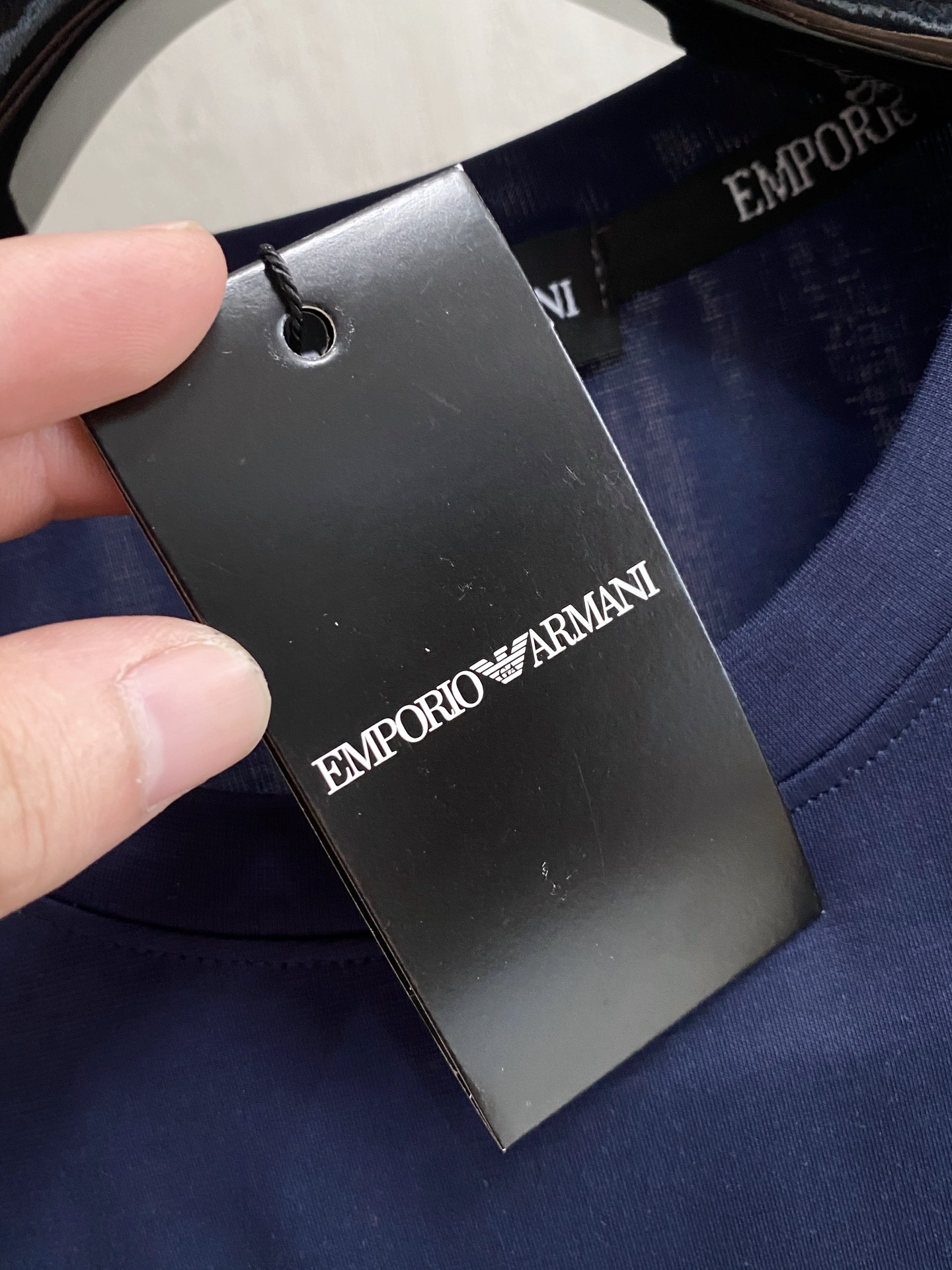 开春新品 阿玛尼 高定面料 玉蚕丝般的丝滑 2025春夏新品上市🍃时尚经典圆领短袖👍🏻时尚单品设计，更加