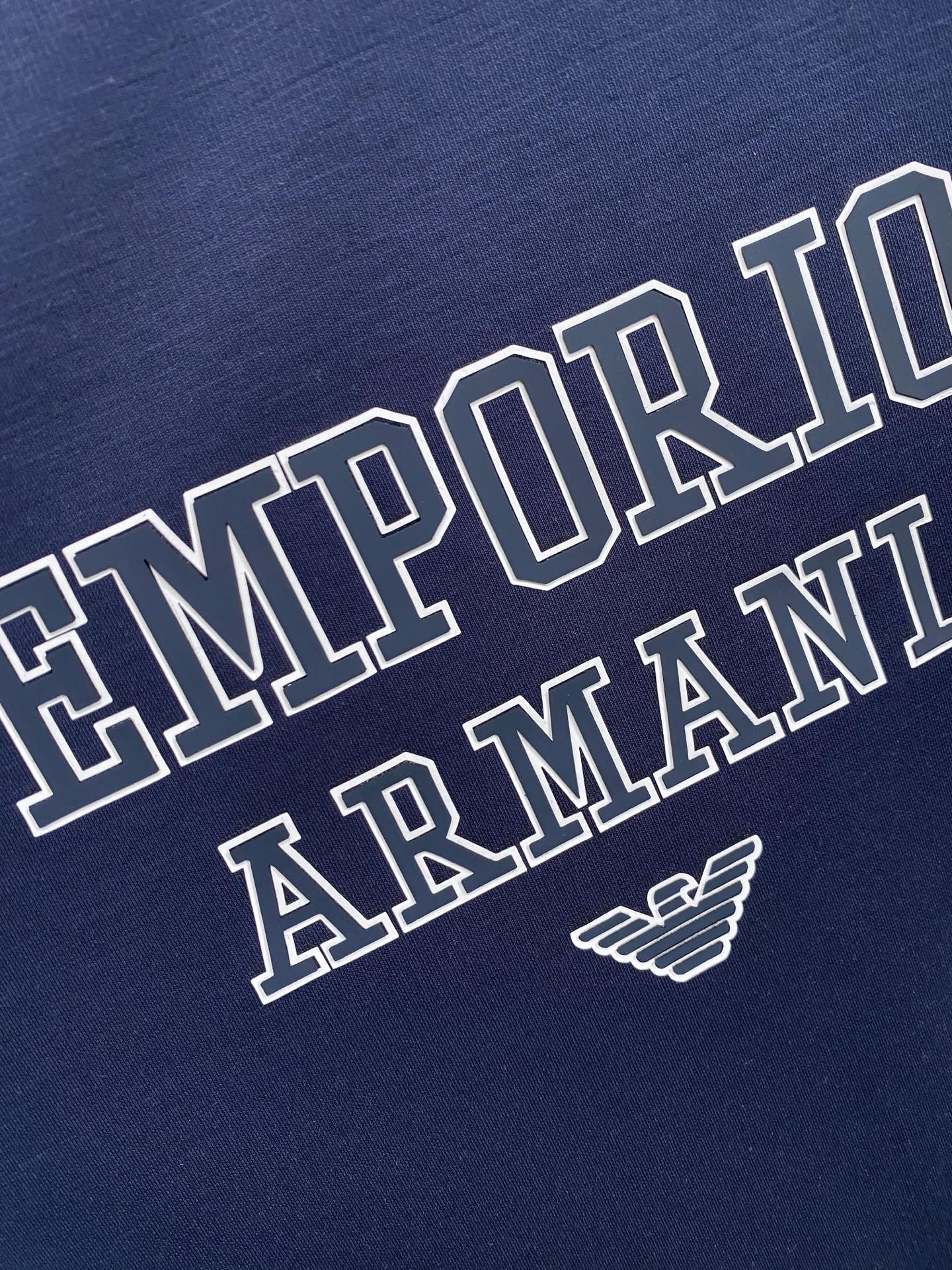 开春新品 阿玛尼 高定面料 玉蚕丝般的丝滑 2025春夏新品上市🍃时尚经典圆领短袖👍🏻时尚单品设计，更加