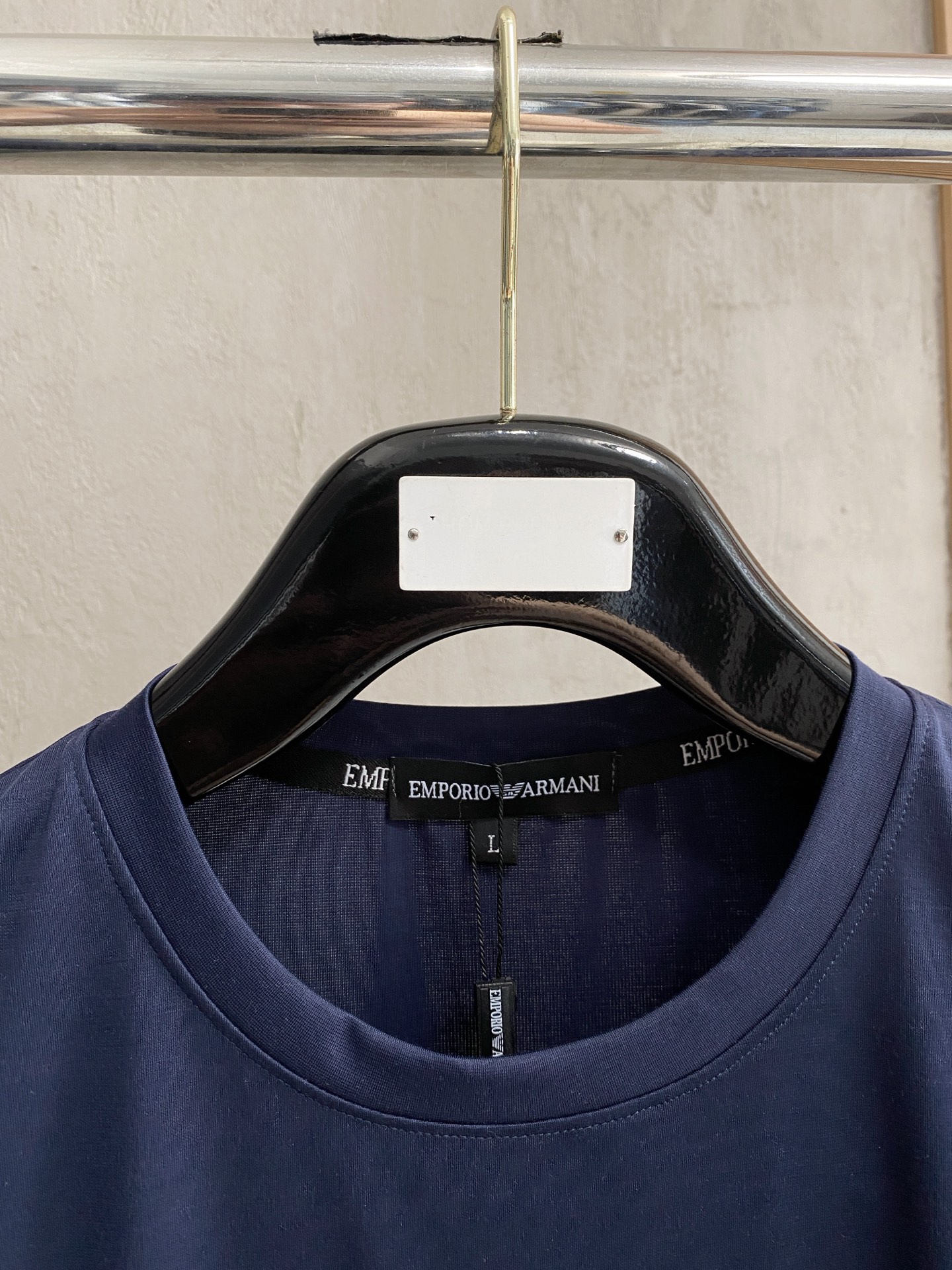 开春新品 阿玛尼 高定面料 玉蚕丝般的丝滑 2025春夏新品上市🍃时尚经典圆领短袖👍🏻时尚单品设计，更加