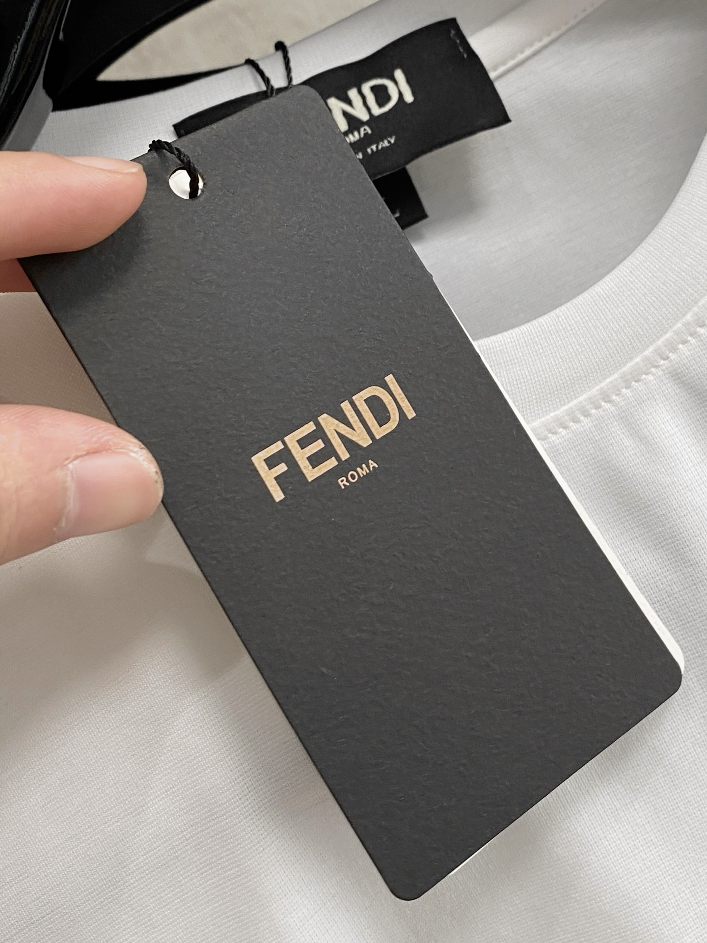 开春新品 芬迪 高定面料 玉蚕丝般的丝滑 2025春夏新品上市🍃时尚经典圆领短袖👍🏻时尚单品设计，更加时