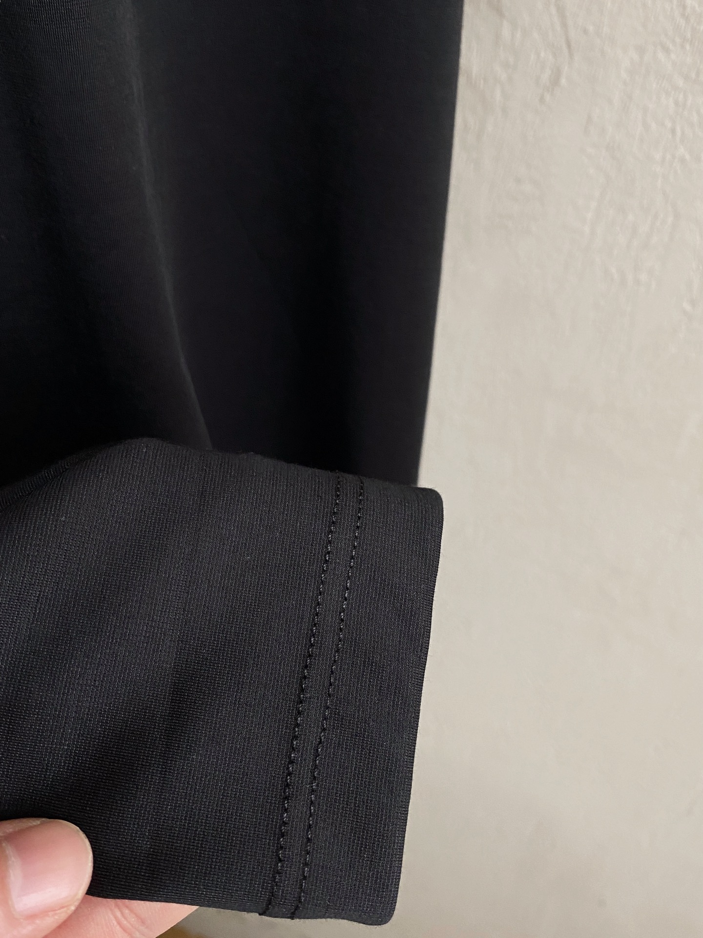 开春新品 普拉达 高定面料 玉蚕丝般的丝滑 2025春夏新品上市🍃时尚经典圆领短袖👍🏻时尚单品设计，更加