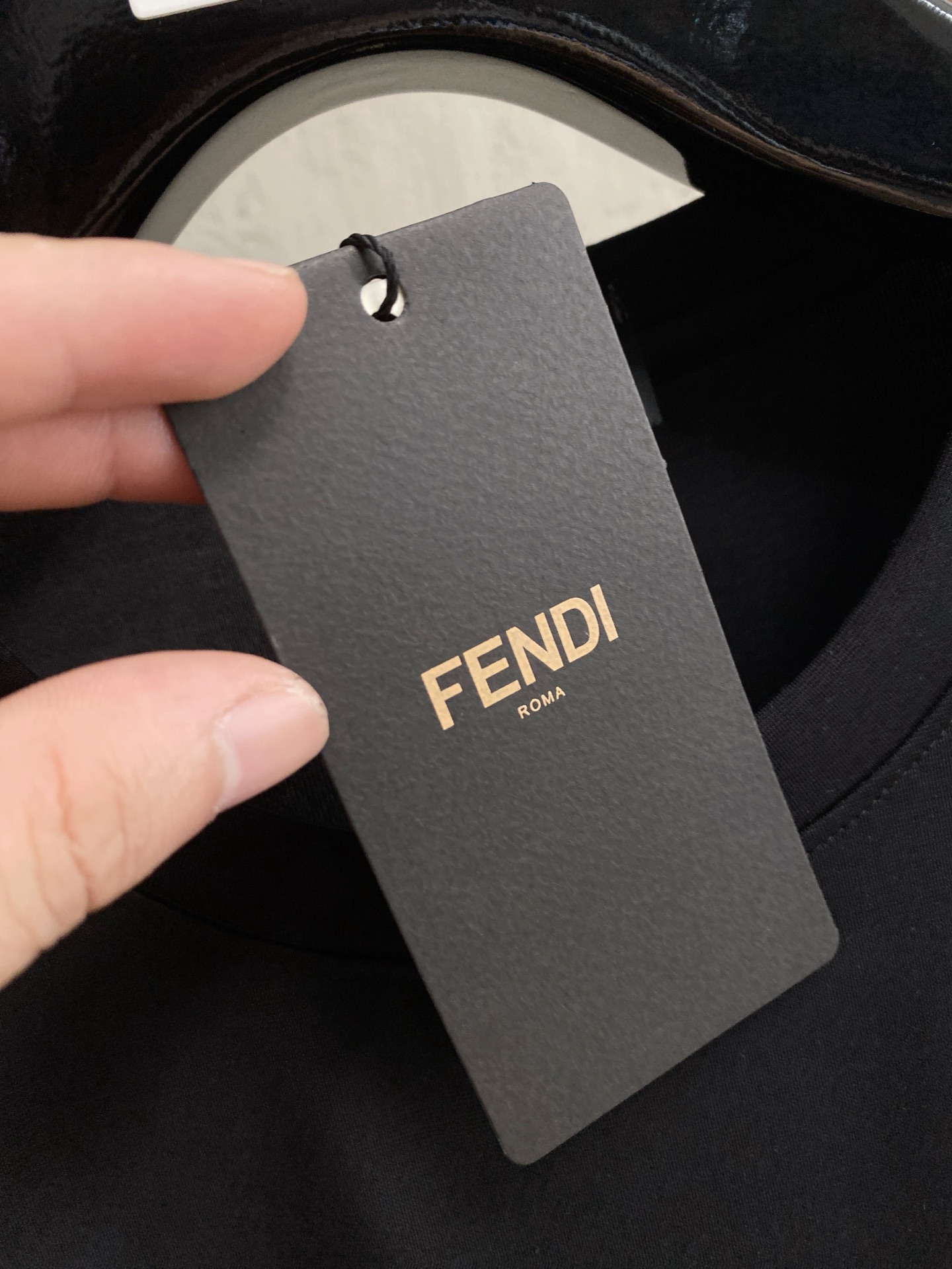 开春新品 芬迪 高定面料 玉蚕丝般的丝滑 2025春夏新品上市🍃时尚经典圆领短袖👍🏻时尚单品设计，更加时