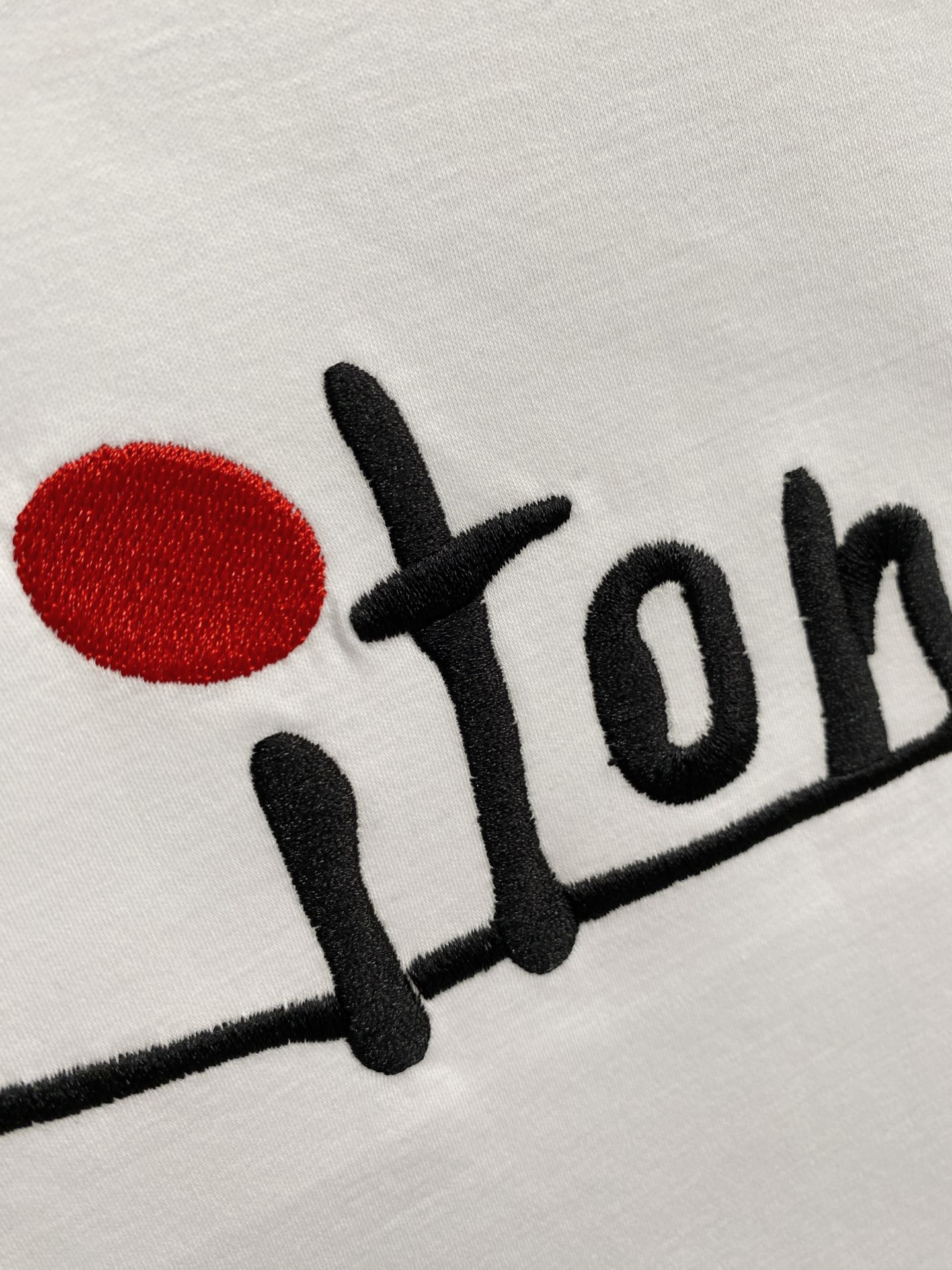 开春新品 高定面料 玉蚕丝般的丝滑 2025春夏新品上市🍃时尚经典圆领短袖👍🏻时尚单品设计，更加时尚舒适