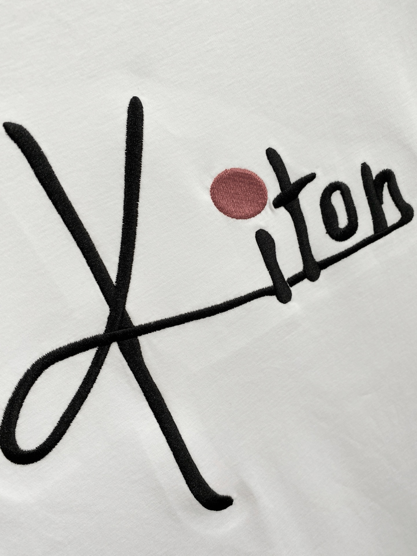 开春新品 高定面料 玉蚕丝般的丝滑 2025春夏新品上市🍃时尚经典圆领短袖👍🏻时尚单品设计，更加时尚舒适