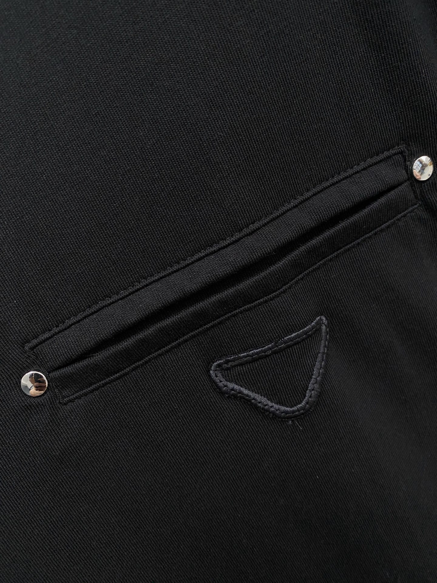 高版本 普拉达 2025新款经典圆领短袖，时尚百搭经典元素打造精致工艺专柜面料，顶级元素融合打造，经典短