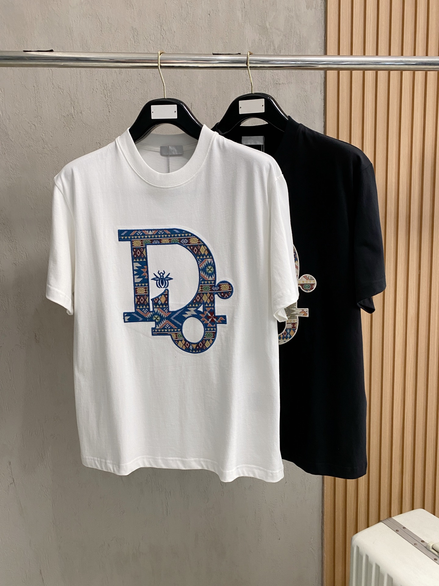 高版本 迪奥 2025新款经典圆领短袖，时尚百搭经典元素打造精致工艺专柜面料，顶级元素融合打造，经典短袖