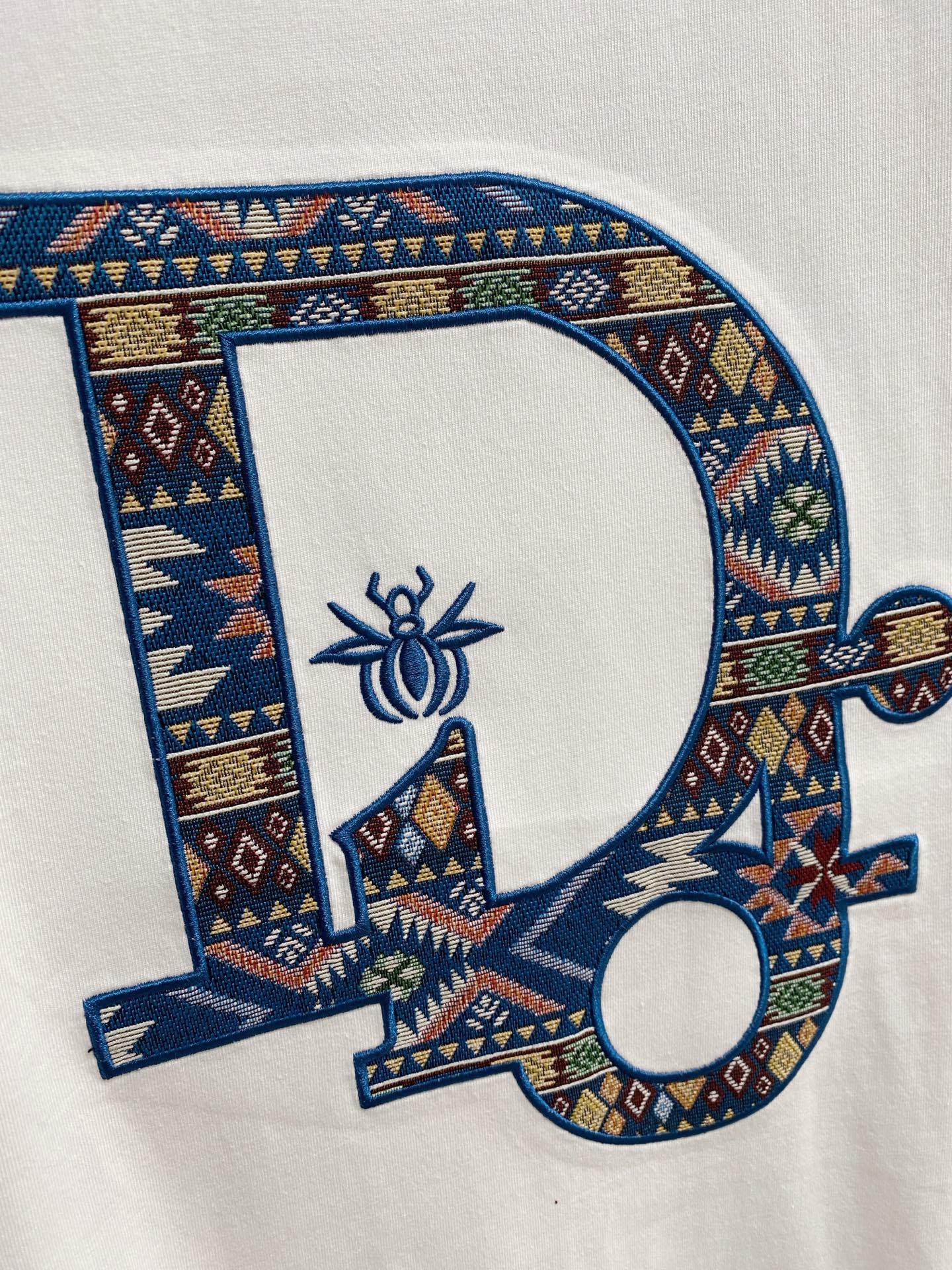 高版本 迪奥 2025新款经典圆领短袖，时尚百搭经典元素打造精致工艺专柜面料，顶级元素融合打造，经典短袖