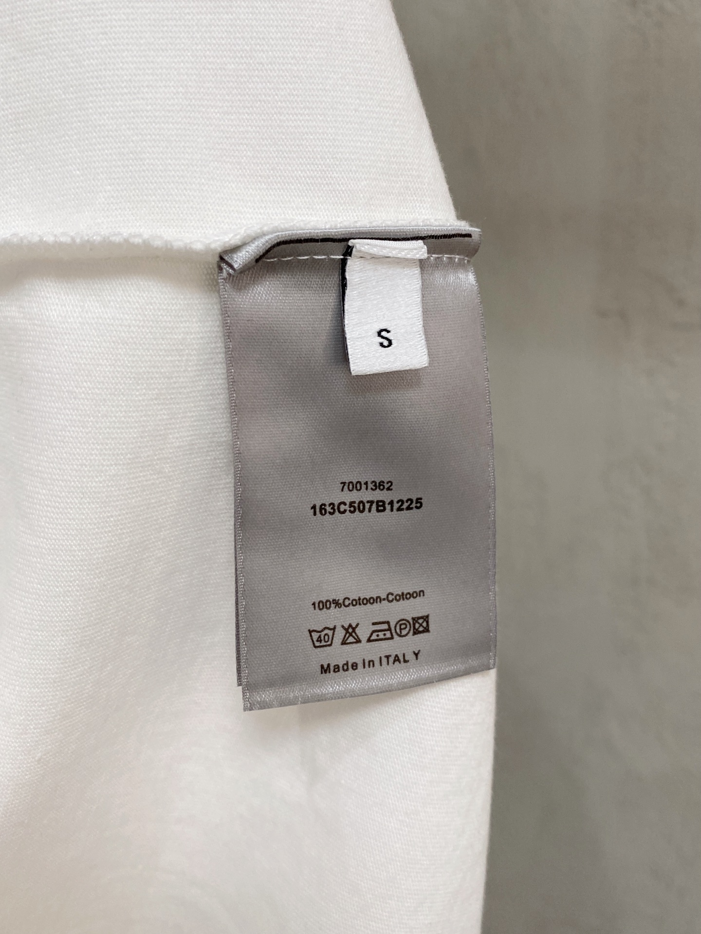 高版本 迪奥 2025新款经典圆领短袖，时尚百搭经典元素打造精致工艺专柜面料，顶级元素融合打造，经典短袖