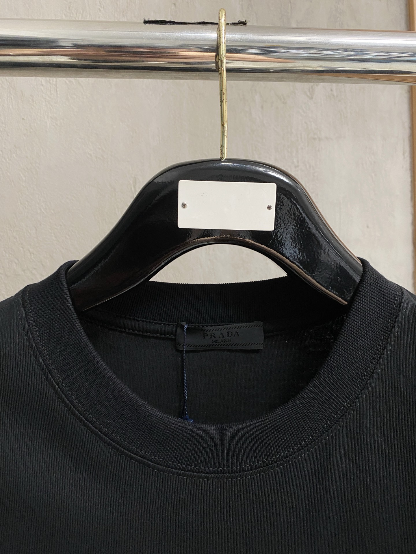 高版本 普拉达 2025新款经典圆领短袖，时尚百搭经典元素打造精致工艺专柜面料，顶级元素融合打造，经典短