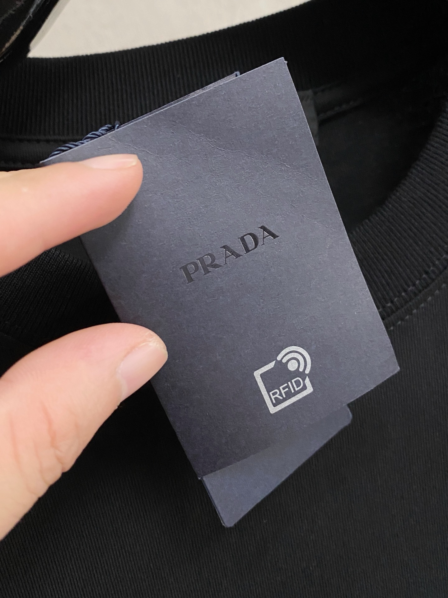 高版本 普拉达 2025新款经典圆领短袖，时尚百搭经典元素打造精致工艺专柜面料，顶级元素融合打造，经典短