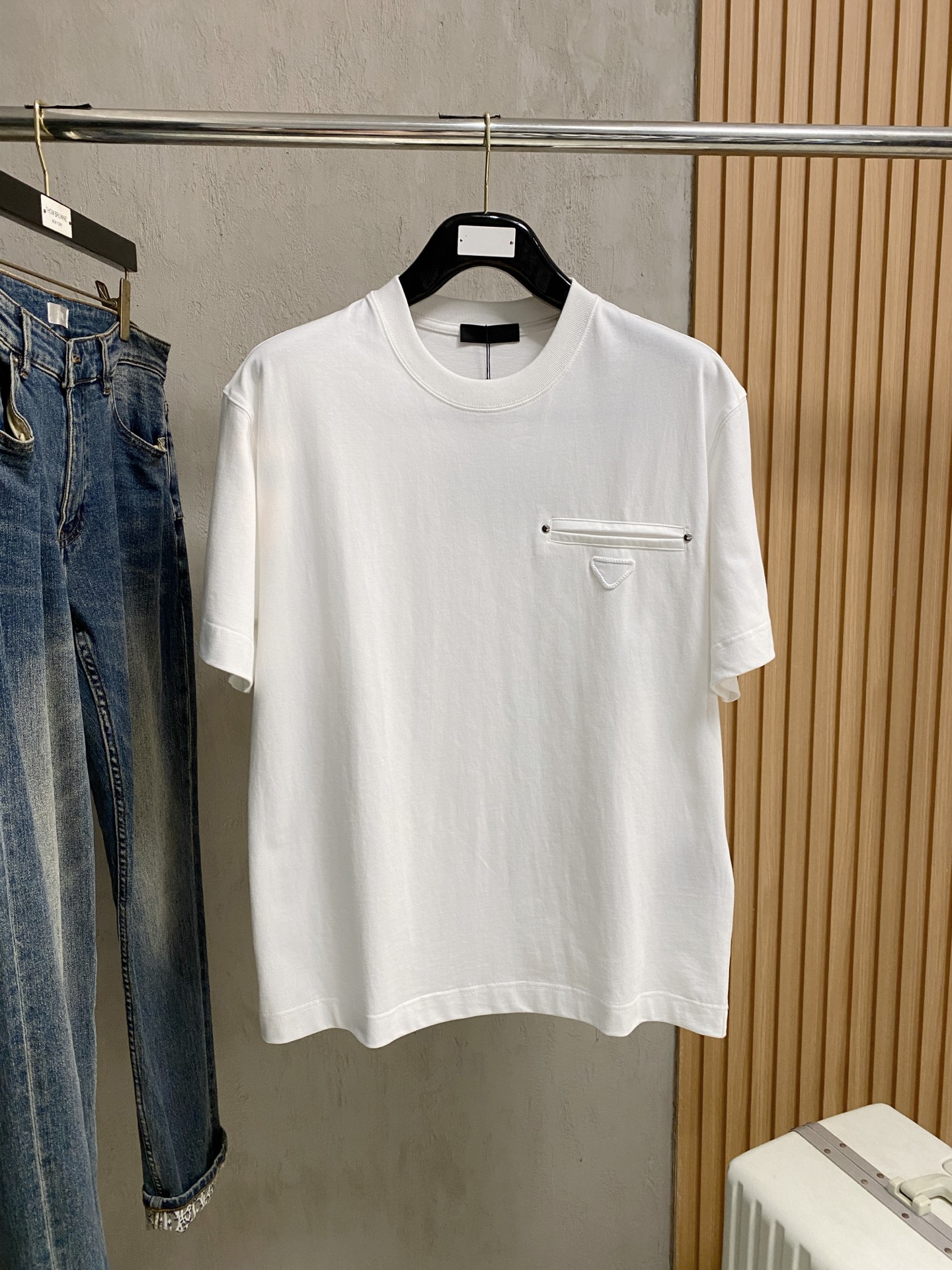 高版本 普拉达 2025新款经典圆领短袖，时尚百搭经典元素打造精致工艺专柜面料，顶级元素融合打造，经典短