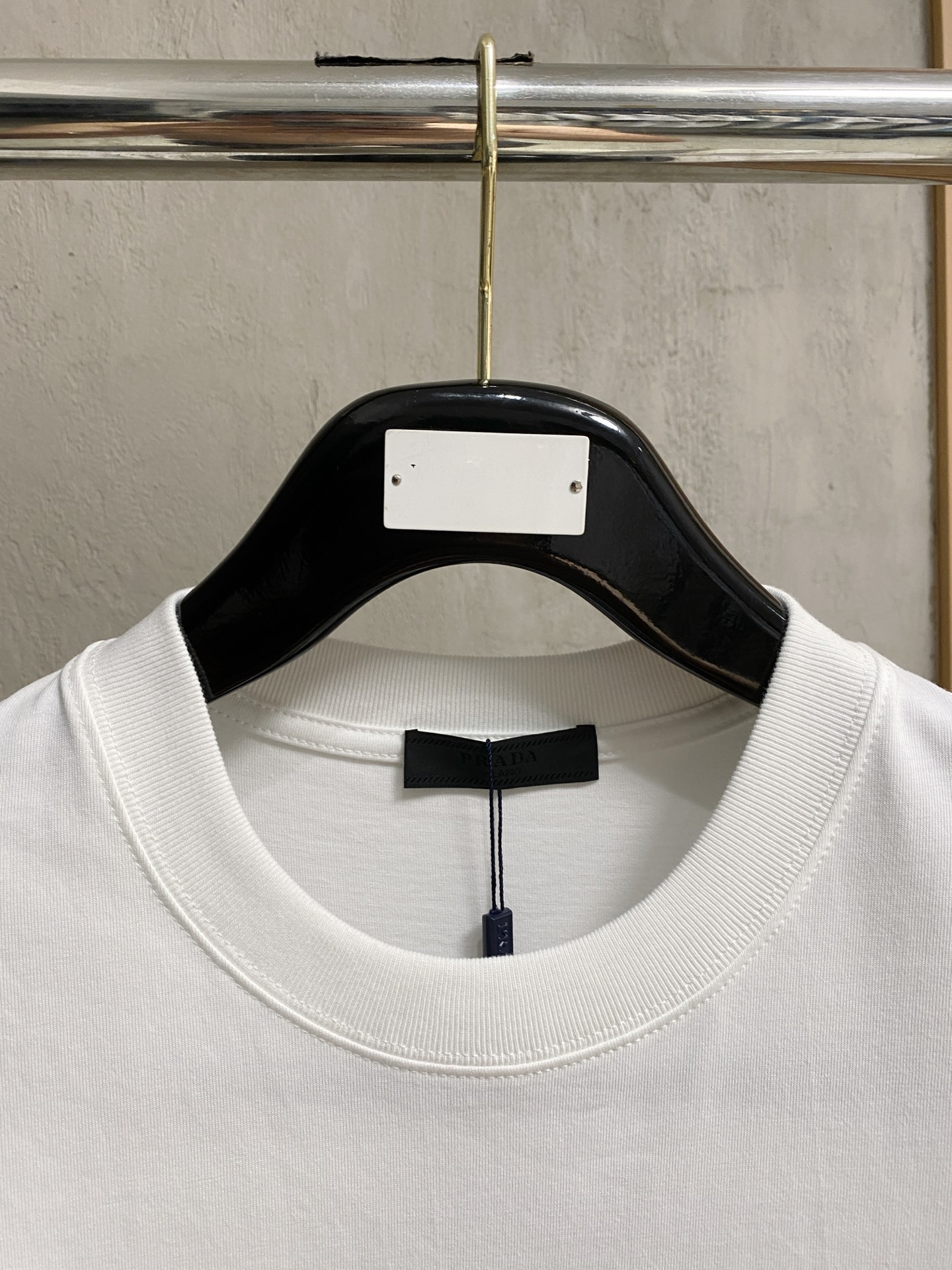 高版本 普拉达 2025新款经典圆领短袖，时尚百搭经典元素打造精致工艺专柜面料，顶级元素融合打造，经典短