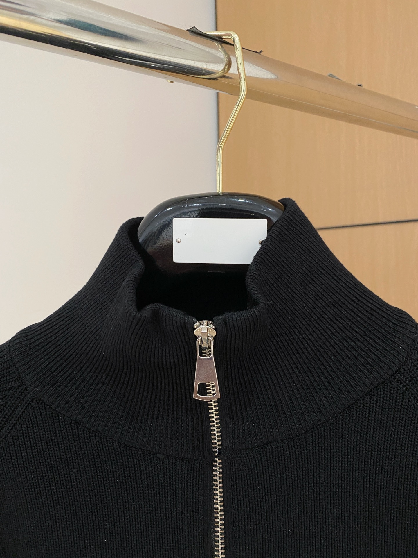 普拉达 秋冬新款拉链羊毛外套采用进口高端羊毛混纺面料，顶级制作工艺，手感一流！超厚实保暖 经典颜色上身很