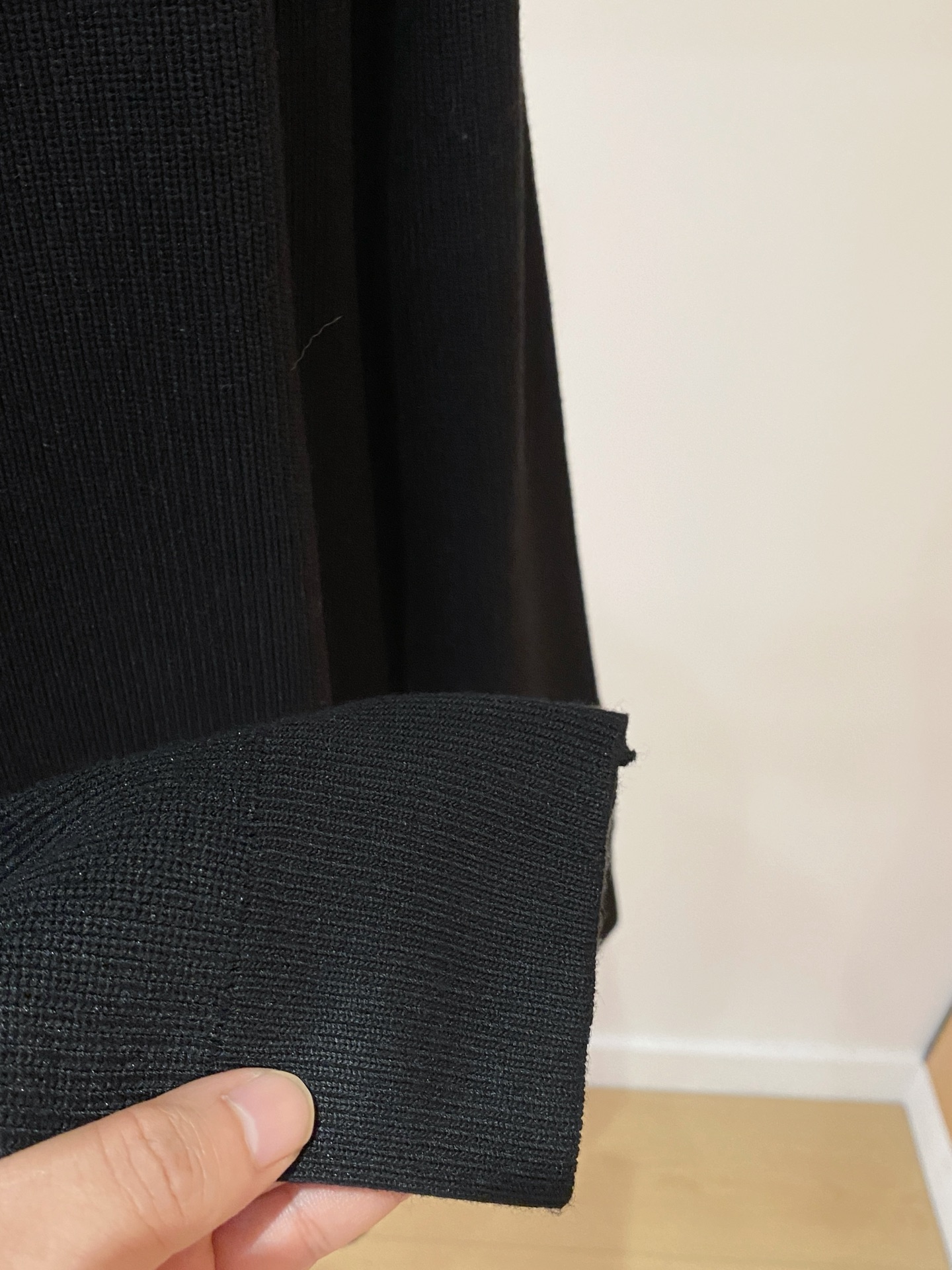 普拉达 秋冬新款拉链羊毛外套采用进口高端羊毛混纺面料，顶级制作工艺，手感一流！超厚实保暖 经典颜色上身很