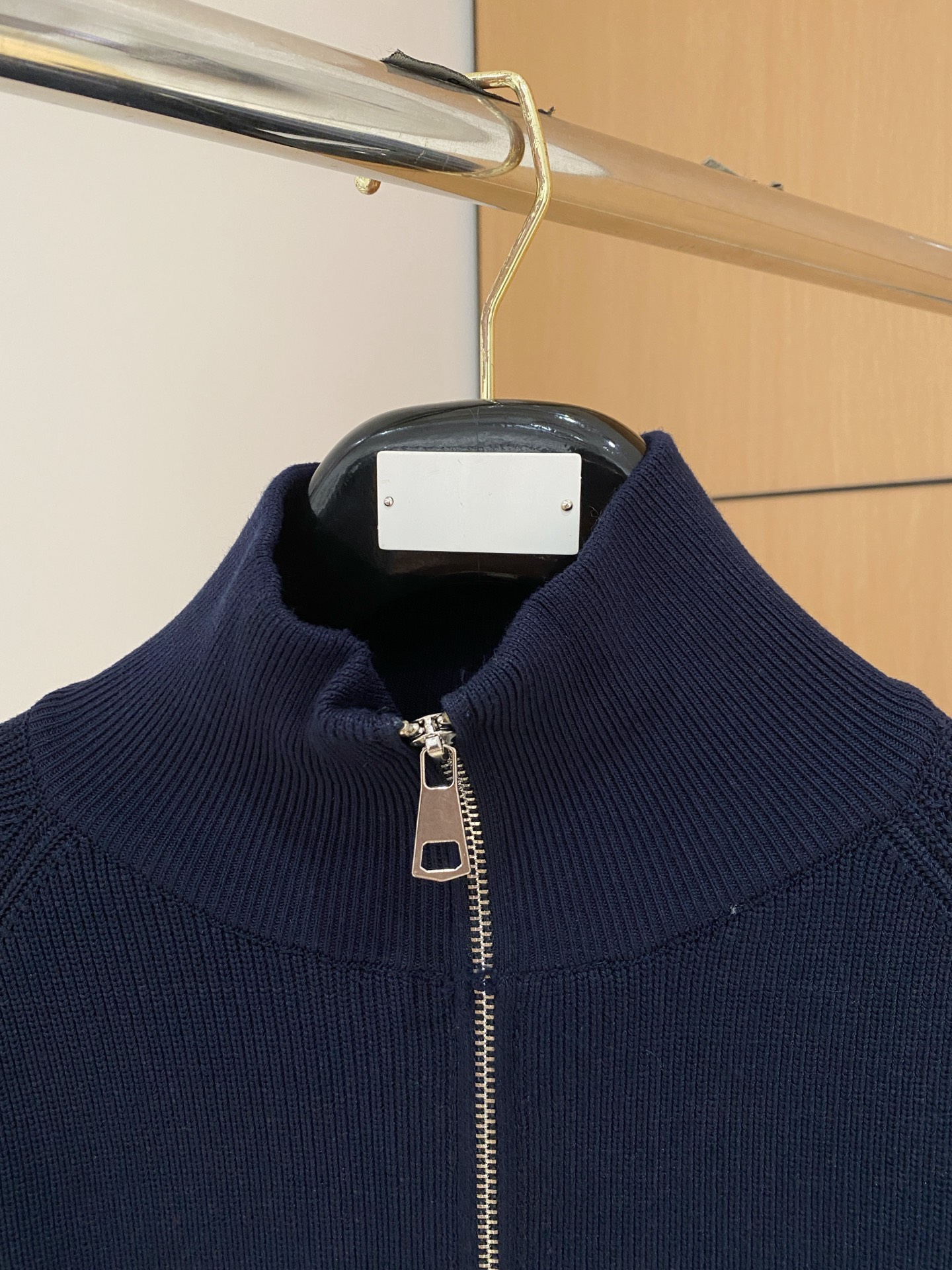 普拉达 秋冬新款拉链羊毛外套采用进口高端羊毛混纺面料，顶级制作工艺，手感一流！超厚实保暖 经典颜色上身很