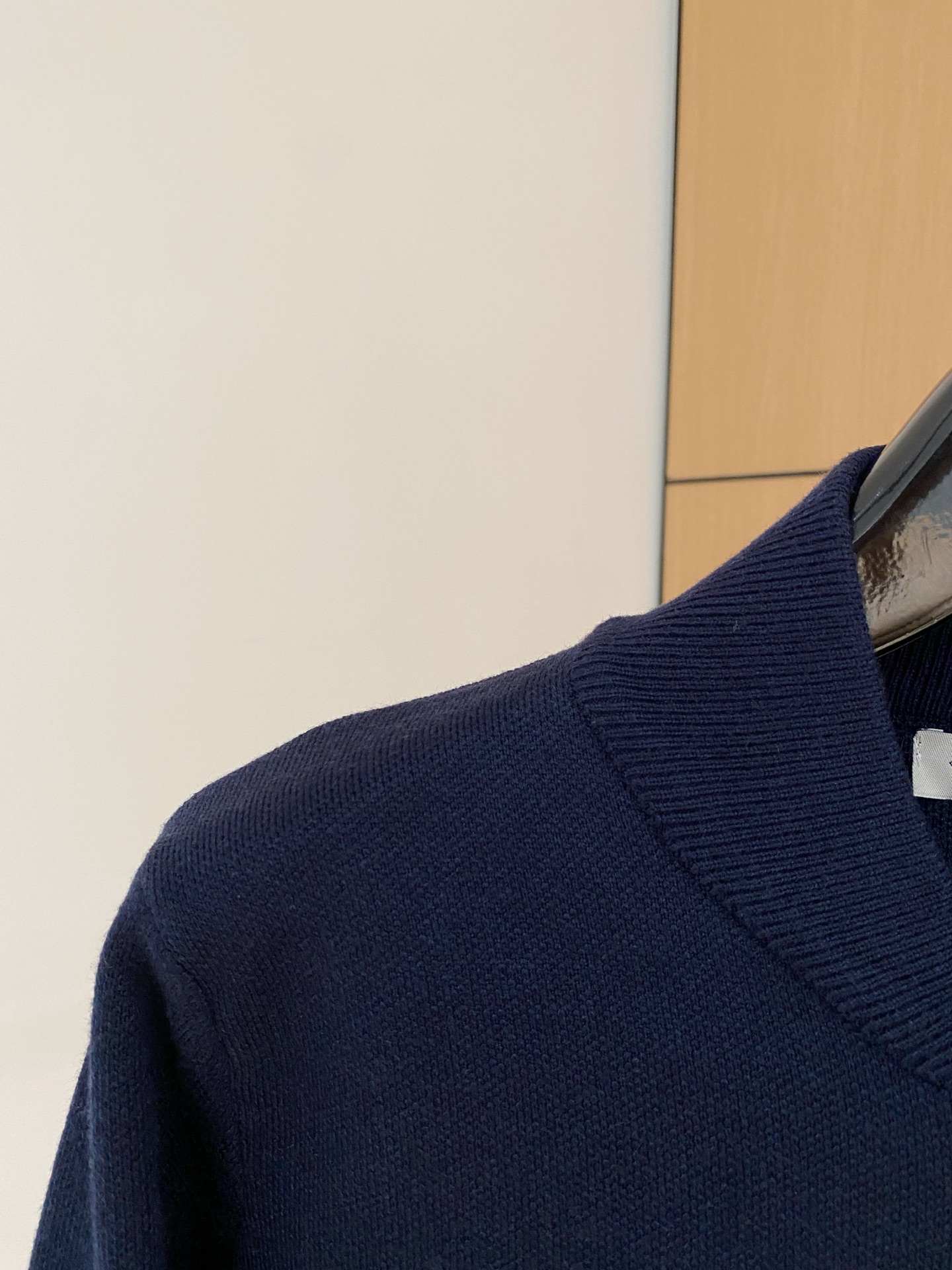 蒙口 2025秋冬最新品，专柜同步有售，原单狠货，时尚休闲针织开衫毛衣，上身很有特点！吸睛而有亮点，进口