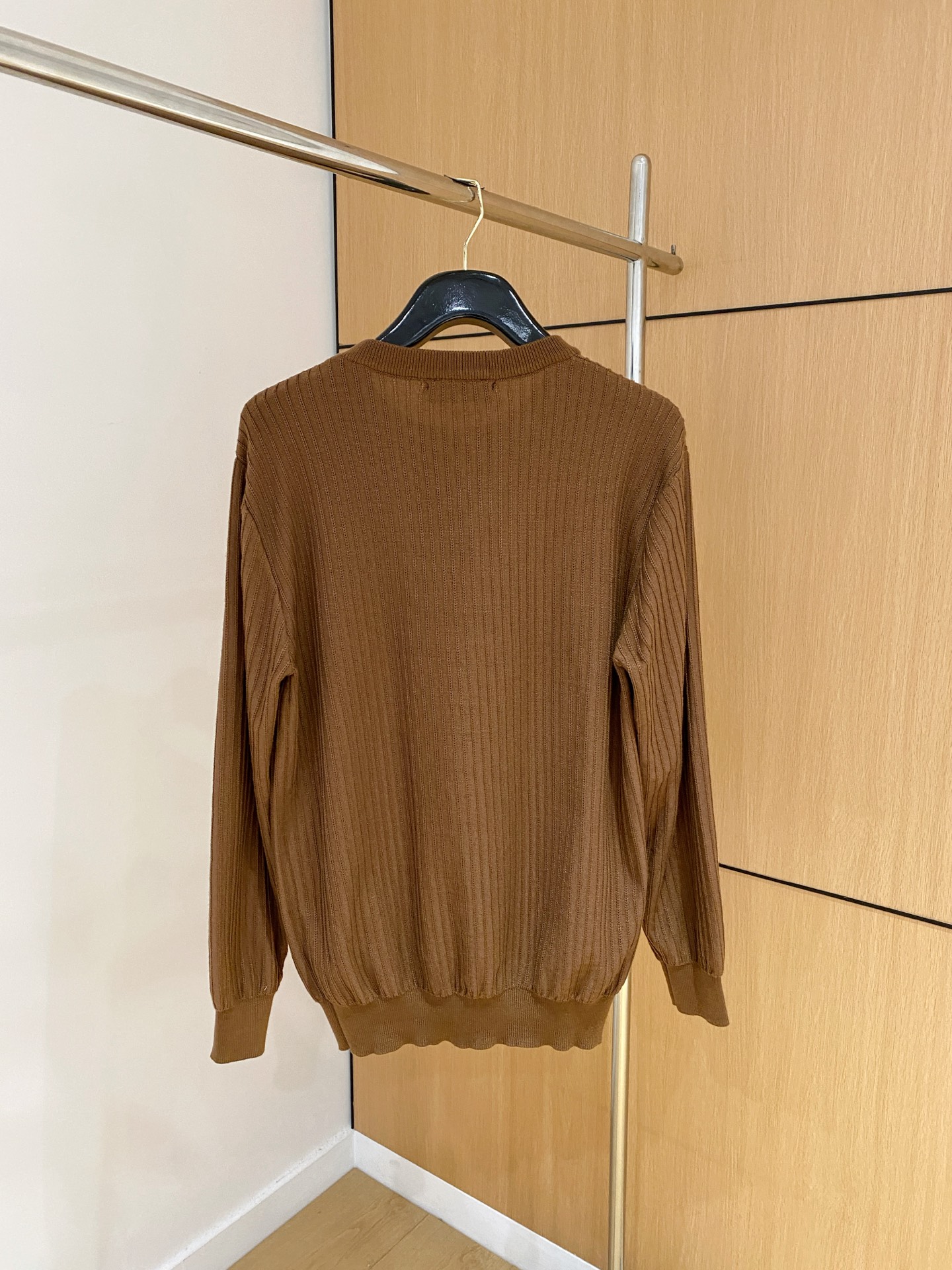 巴宝莉 2025秋冬 羊毛混纺套头针织毛衣很有亮点细节上凸显质感 整体设计上身时尚而赋予现代气息感合体的