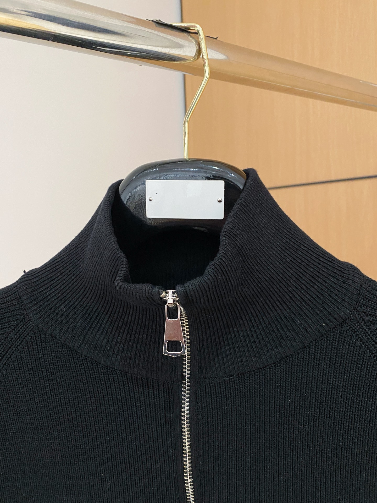 LV 秋冬新款拉链羊毛外套采用进口高端羊毛混纺面料，顶级制作工艺，手感一流！超厚实保暖 经典颜色上身很显