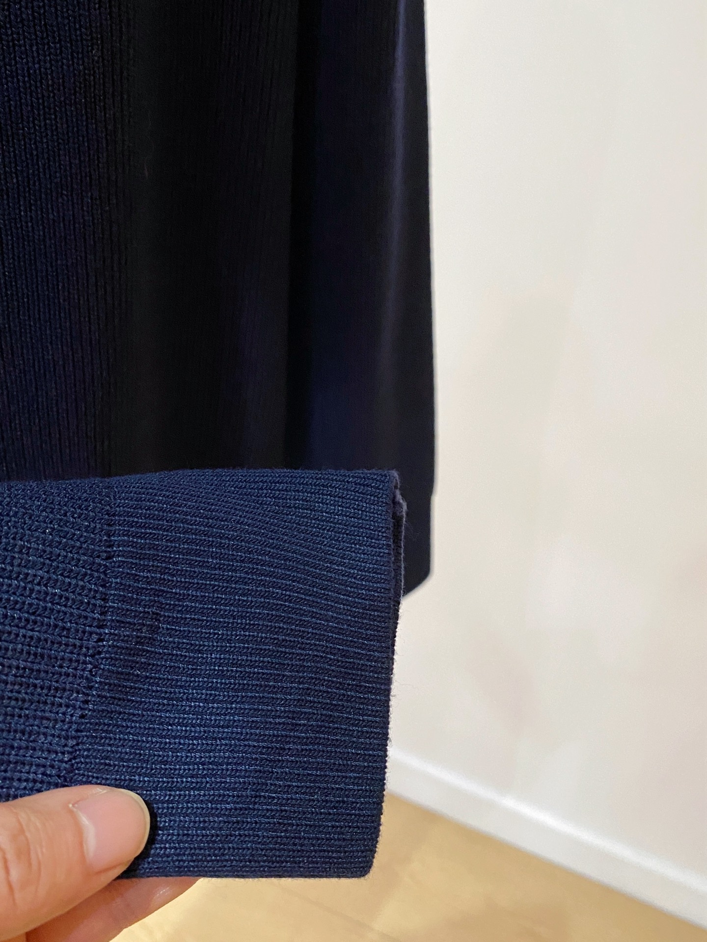 LV 秋冬新款拉链羊毛外套采用进口高端羊毛混纺面料，顶级制作工艺，手感一流！超厚实保暖 经典颜色上身很显