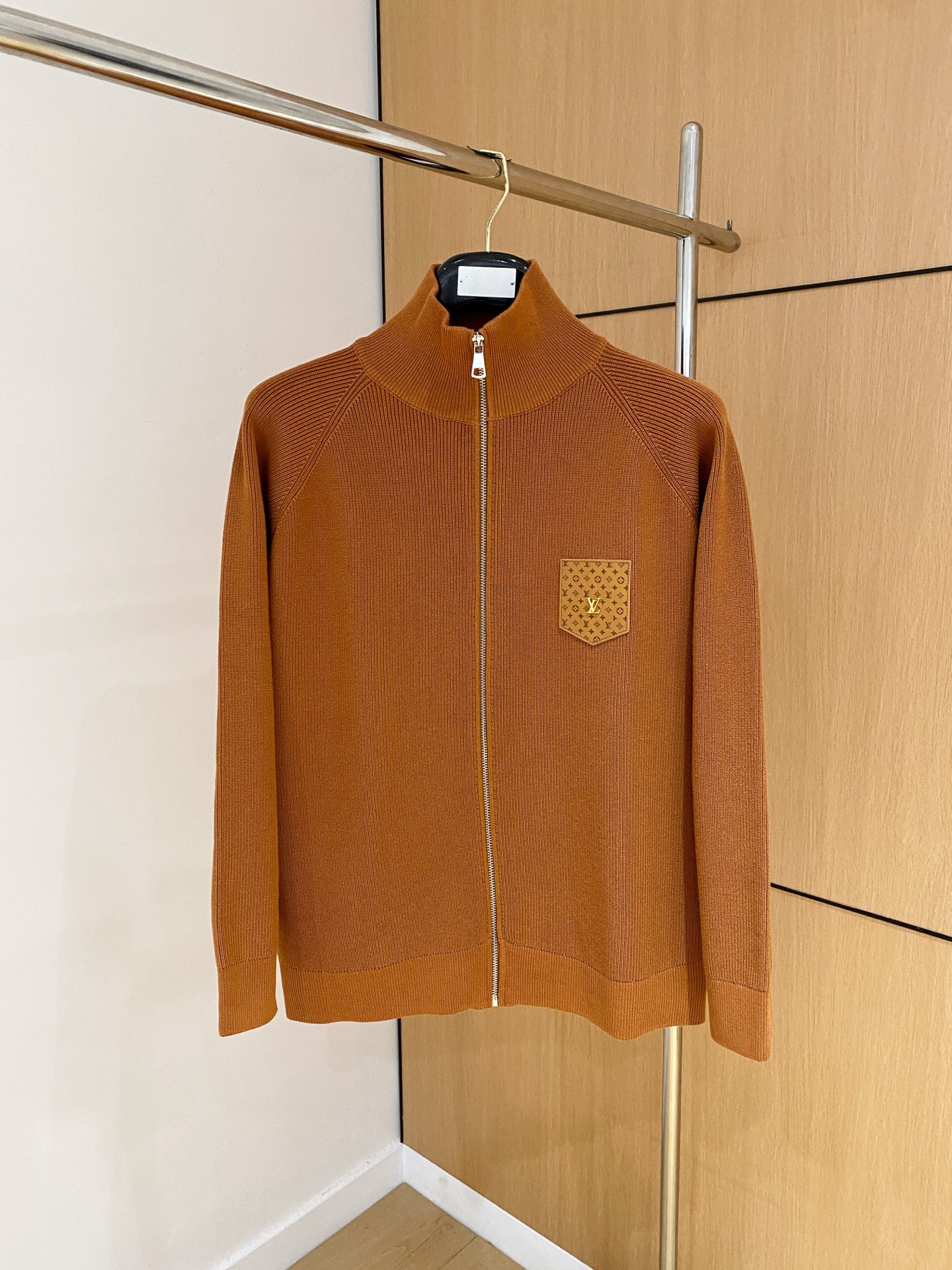 Louis Vuitton Women's Wool Blend Zip-Up Cardigan Sweater - Luxurious Warmth 2 i1755182291580 1132 0 2