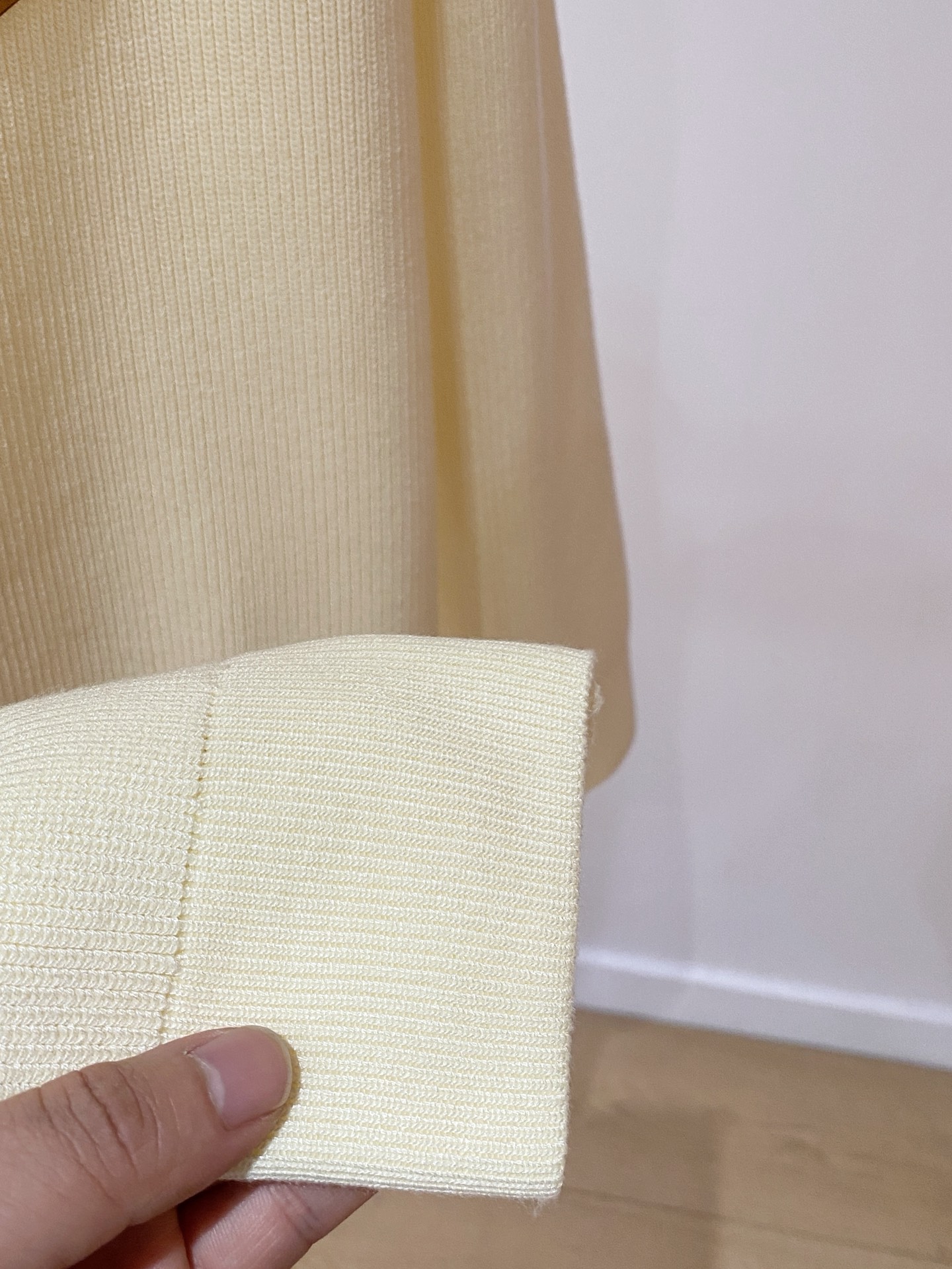 LV 秋冬新款拉链羊毛外套采用进口高端羊毛混纺面料，顶级制作工艺，手感一流！超厚实保暖 经典颜色上身很显