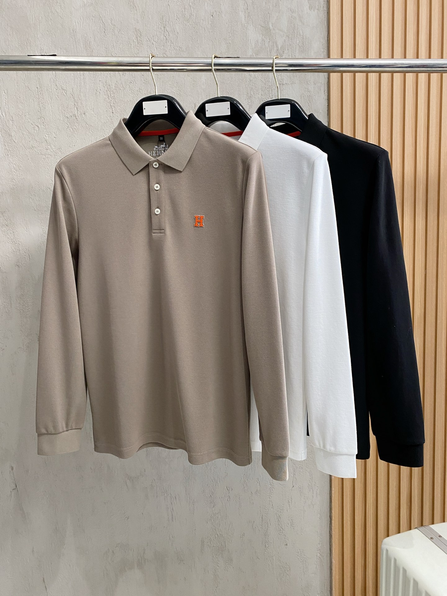 Hermès Men's Long Sleeve Polo Shirt with Embroidered Logo - Soft Cotton 9 i1755365312995 8453 0 8