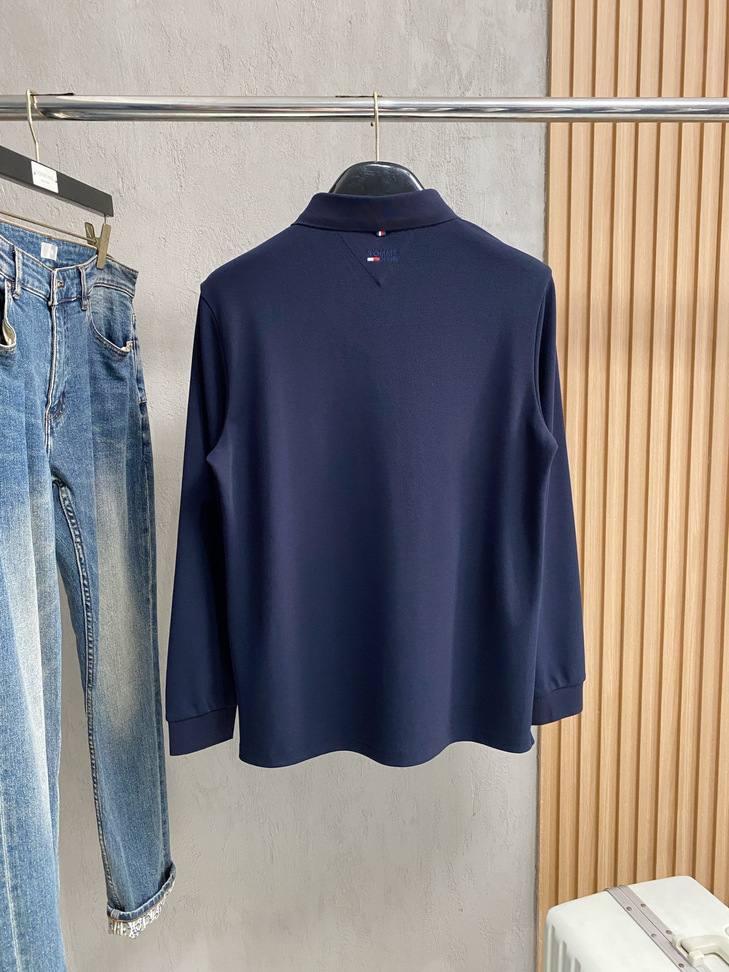 Tommy Hilfiger Men's Long Sleeve Polo Shirt | Soft Cotton Fabric & Logo Design 8 i1755365845875 1183 0 7