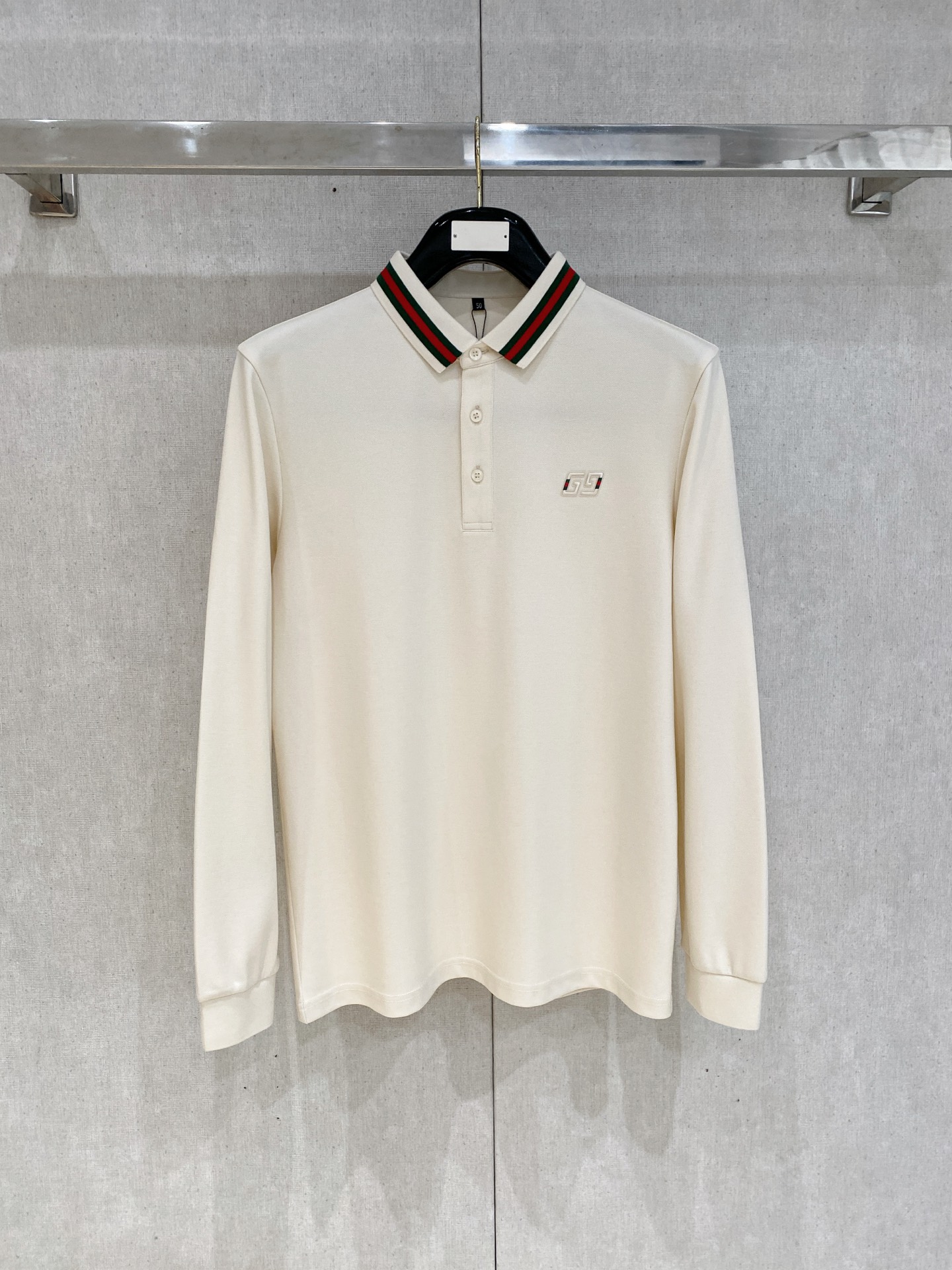 NO:521910,New products in the spring Gucci exclusively for new original single men's Polo long-sleeved high-end customization High-version Fashion versatile and popular original imported cotton fabric Chest logo pattern design Super soft and delicate touch, skin-friendly and comfortable to wear High-end boutique OEM factory fine-made top body very good Men's essential items Complete three standards Number M-4xl Multi-color, Gucci, Alexander wang19860909开春新品 古驰 独家专供新款原单男士Polo长袖高端定制 高版本 时尚百搭爆款原版进口纯棉面料 胸前logo图案设计 手感超柔软细腻 穿着亲肤舒适 高端精品 代工厂精细做上身非常赞 男士必备单品 三标齐全 码数M-4xl 多颜色,,gucci,alexander wang,Men's clothing