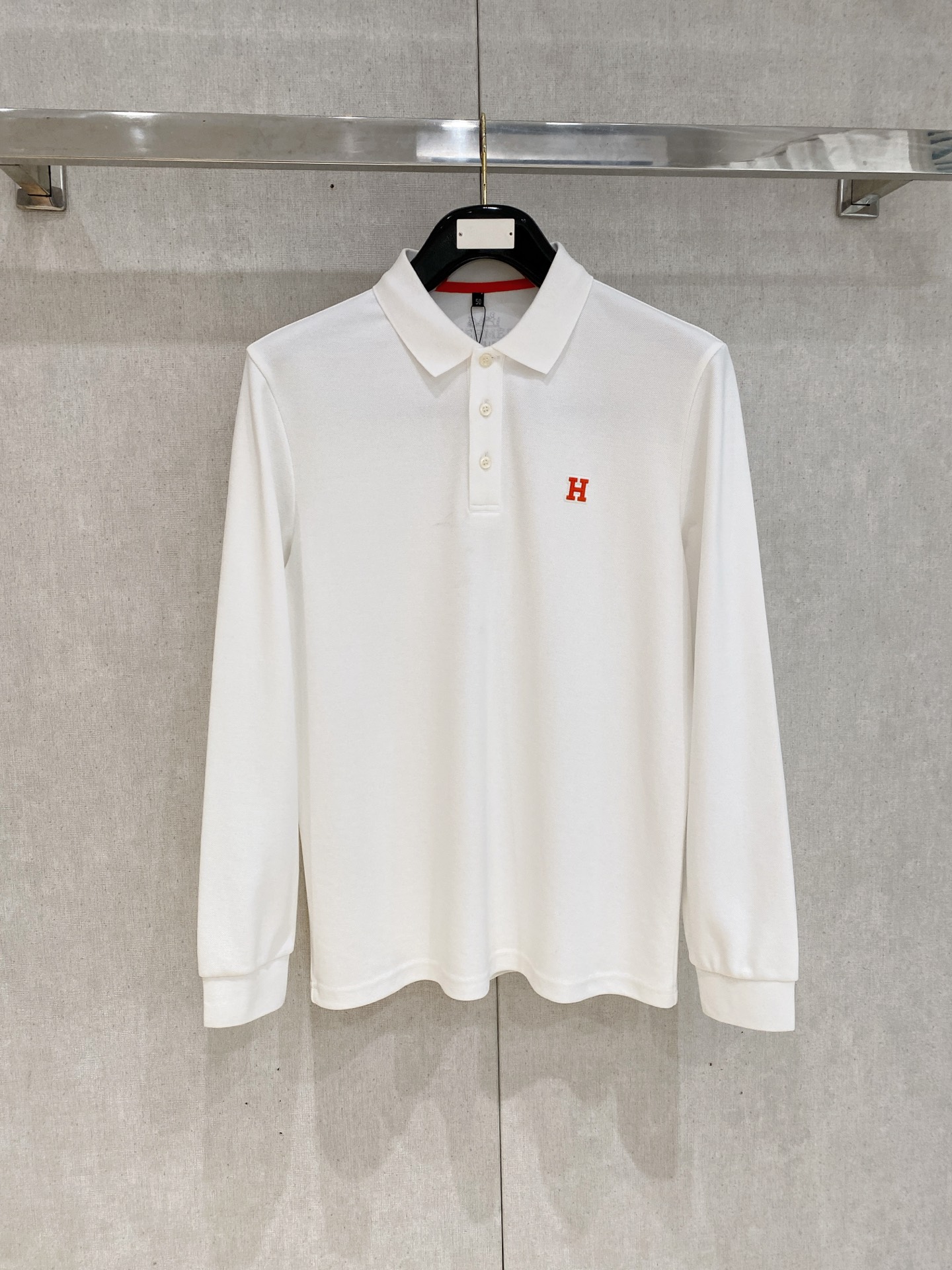 NO:521921,New products in the spring Hermes exclusively for new original single men's Polo long-sleeved high-end customization High-version Fashionable and versatile original imported cotton fabric Chest logo pattern design Super soft and delicate touch, skin-friendly and comfortable to wear High-end boutique OEM factory fine-made top body very good Men's essential items Complete three standards Number M-4xl Multi-color, Hermes, alexander wang19860909开春新品 爱马仕 独家专供新款原单男士Polo长袖高端定制 高版本 时尚百搭爆款原版进口纯棉面料 胸前logo图案设计 手感超柔软细腻 穿着亲肤舒适 高端精品 代工厂精细做上身非常赞 男士必备单品 三标齐全 码数M-4xl 多颜色,,hermes,alexander wang,Men's clothing