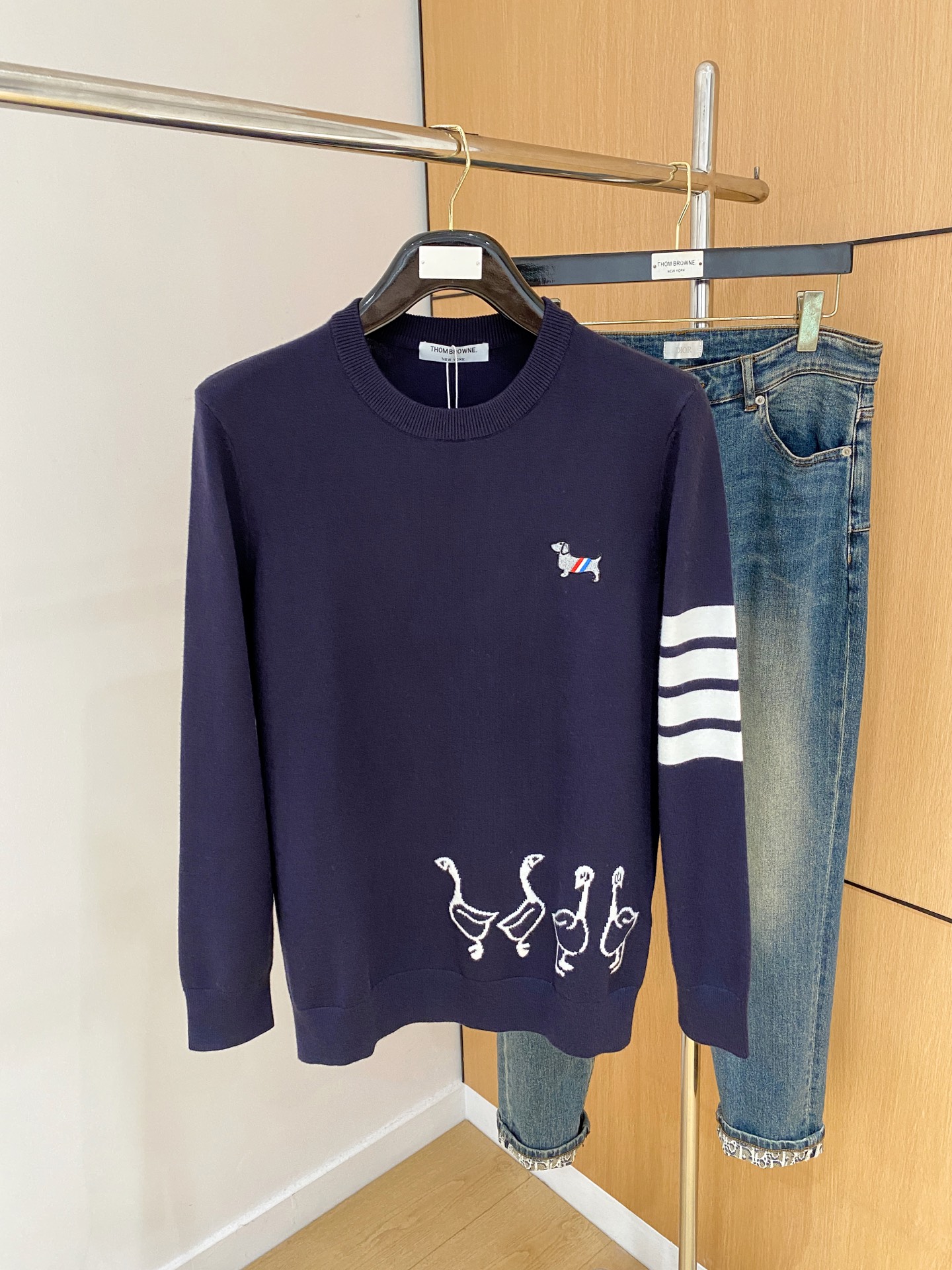 NO:513450,TB25ss autumn and winter [new product] sweaters are exclusively available for tough products, imported original technology wool worsted!  Fine knitting is integrated, and the color mixed weaving is purely handmade. It is of high grade, highlighting the taste and luxury of clothing. It is exquisite in craftsmanship!  Customized original craft thread upper body is so handsome, purchasing level counters with the same model as men and women. Number of codes M-3XL, sweaters, alexander wang19860909TB25ss秋冬【新品】毛衣专供狠货,进口原版科技羊毛精纺！精细针织一体,色彩混织纯手工技艺呈现 档次极高,凸显衣着品味与奢华 工艺精湛！定制原版工艺螺纹上身帅到爆,代购级别专柜男女同款 码数M-3XL,,sweaters,alexander wang,Men's clothing