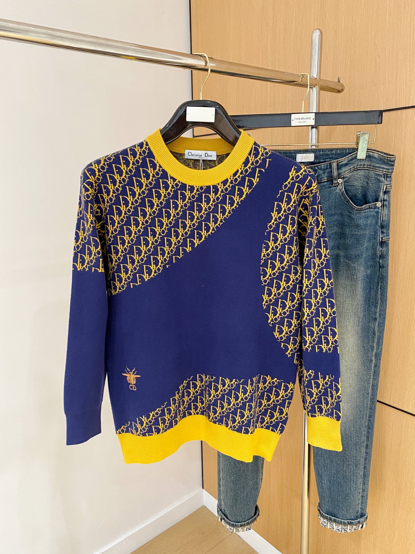 NO:513448,Dior 25ss autumn and winter [new product] sweaters are exclusively available for tough products, imported original technology wool worsted!  Fine knitting is integrated, and the color mixed weaving is purely handmade. It is of high grade, highlighting the taste and luxury of clothing. It is exquisite in craftsmanship!  Customized original craft thread upper body is so handsome, purchasing level counters with the same model as men and women. Number of codes M-3XL, dior, sweaters, alexander wang19860909迪奥25ss秋冬【新品】毛衣专供狠货,进口原版科技羊毛精纺！精细针织一体,色彩混织纯手工技艺呈现 档次极高,凸显衣着品味与奢华 工艺精湛！定制原版工艺螺纹上身帅到爆,代购级别专柜男女同款 码数M-3XL,,dior,sweaters,alexander wang,Men's clothing