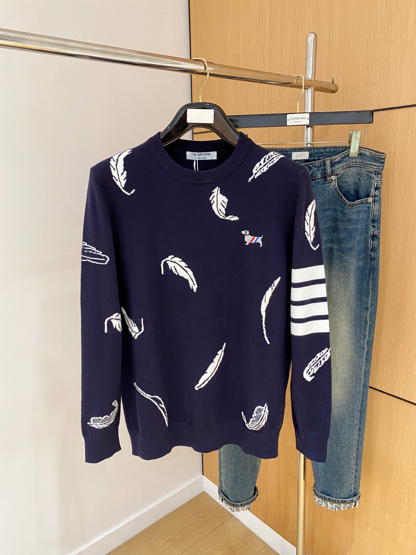 NO:513436,TB25ss autumn and winter [new product] sweaters are exclusively available for tough products, imported original technology wool worsted!  Fine knitting is integrated, and the color mixed weaving is purely handmade. It is of high grade, highlighting the taste and luxury of clothing. It is exquisite in craftsmanship!  Customized original craft thread upper body is so handsome, purchasing level counters with the same model as men and women. Number of codes M-3XL, sweaters, alexander wang19860909TB25ss秋冬【新品】毛衣专供狠货,进口原版科技羊毛精纺！精细针织一体,色彩混织纯手工技艺呈现 档次极高,凸显衣着品味与奢华 工艺精湛！定制原版工艺螺纹上身帅到爆,代购级别专柜男女同款 码数M-3XL,,sweaters,alexander wang,Men's clothing