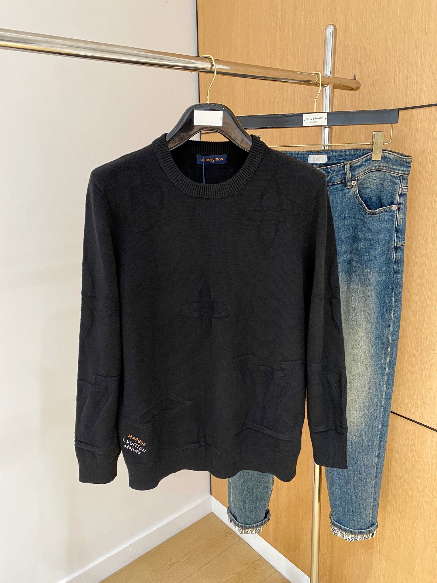 NO:513424,LV25ss autumn and winter [new product] sweaters are exclusively available for tough products, imported original technology wool worsted!  Fine knitting is integrated, and the color mixed weaving is purely handmade. It is of high grade, highlighting the taste and luxury of clothing. It is exquisite in craftsmanship!  Customized original craft thread upper body is so handsome, purchasing level counters with the same model as men and women. Number of codes M-3XL, louis vuitton, sweaters, alexander wang19860909LV25ss秋冬【新品】毛衣专供狠货,进口原版科技羊毛精纺！精细针织一体,色彩混织纯手工技艺呈现 档次极高,凸显衣着品味与奢华 工艺精湛！定制原版工艺螺纹上身帅到爆,代购级别专柜男女同款 码数M-3XL,,louis vuitton,sweaters,alexander wang,Men's clothing